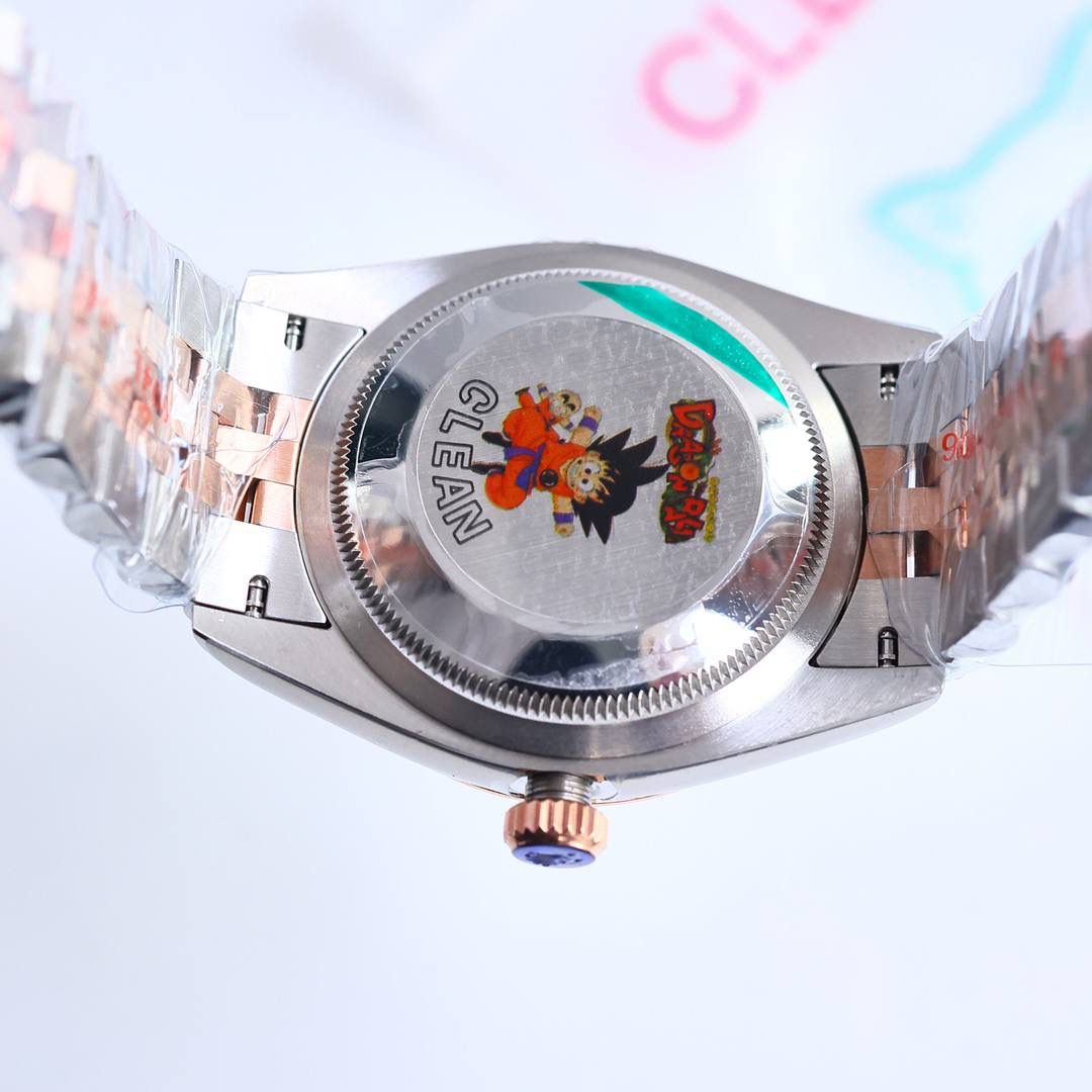 clean厂/C厂 劳力士 ROLEX 日志系列 🎮直径 36mm日志 ①:搭载一比一超级3235一体机芯 无卡度机芯装饰 机芯及其稳定 ②:整表904L精钢 /搭配ar厂钢带 以及ip真空电镀铂金牙圈 /掉色免费更换，狗牙圈唯一对版尺寸！ ③:表盘太阳纹无限接近原装 铽别是绿色！薄荷绿颜色对版！🎮 ④:全市场唯一日历字体对版 后续1-31号挨个字体真假对比 ⑤:唯一做到指针夜光/字钉夜光 做到同色 因为都是第三方工厂加工+自购瑞士 c1+c3夜光粉 ⑥:字钉/皇冠唛头钉 全白金电镀处理