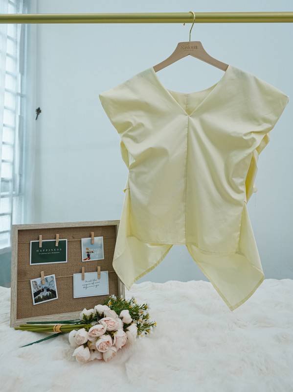 Slimming Ruched Sleeveless Top with V-Back Zip and High-Low Hem ‖ 显瘦褶皱感前短后长V型开叉拉链无袖上衣 KR0190106Y