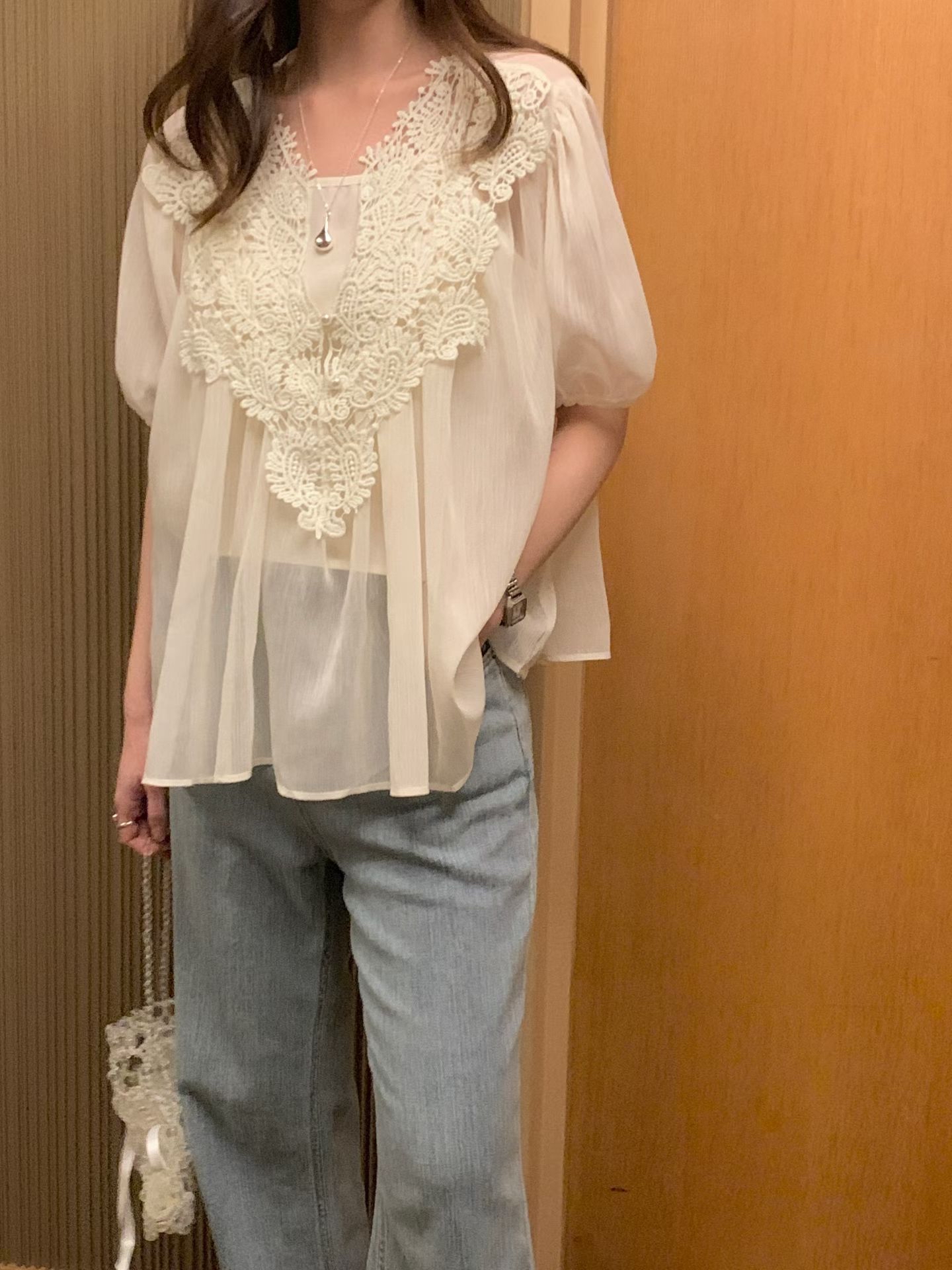 CT8 宮廷風V領蕾絲透紗Top