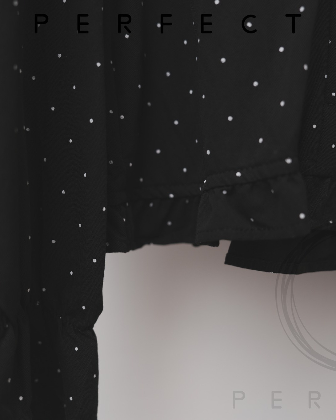 T0006_心型領RUFFLE衣腳上衣（黑色波點）