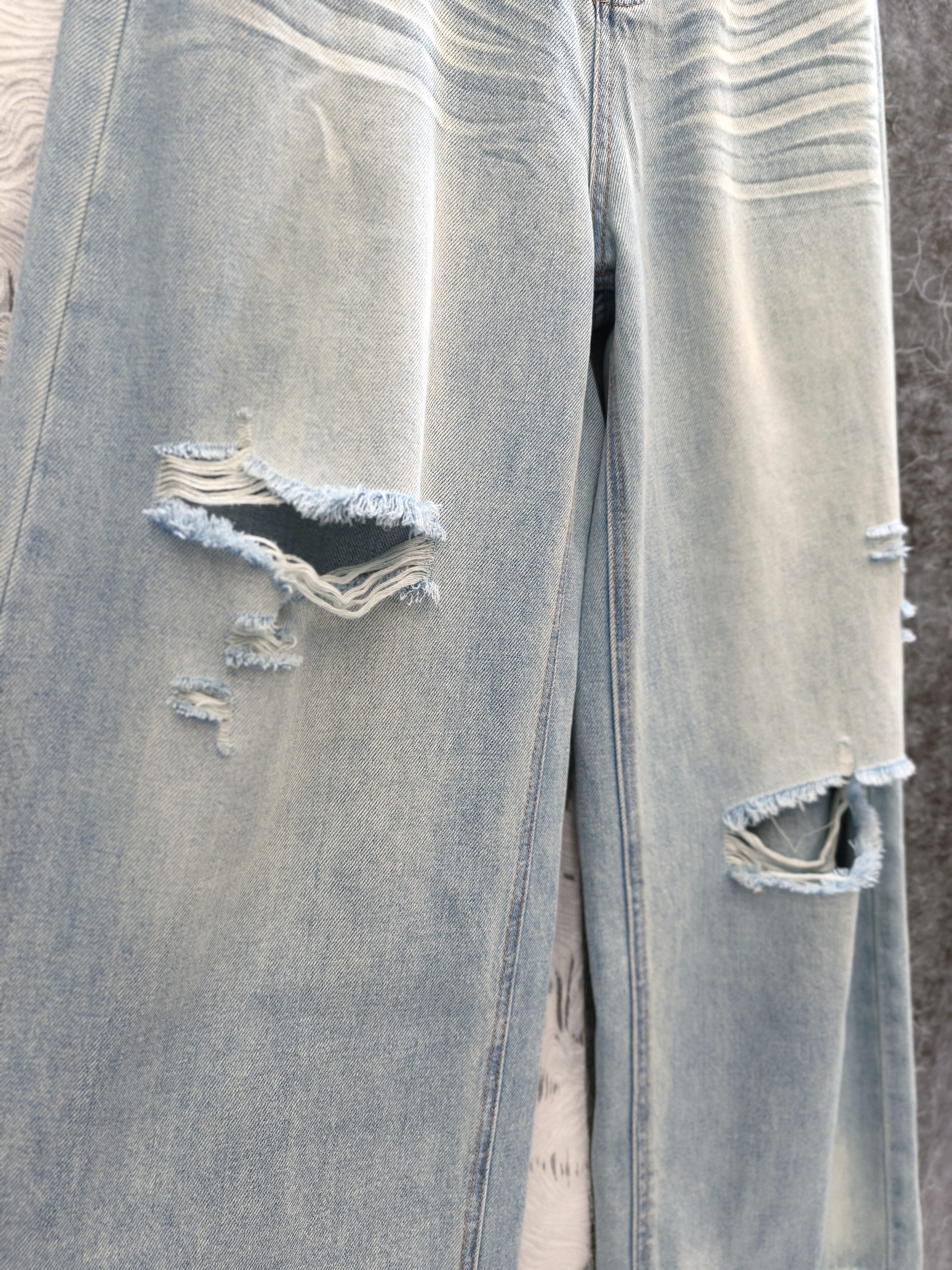 破洞闊筒牛仔褲