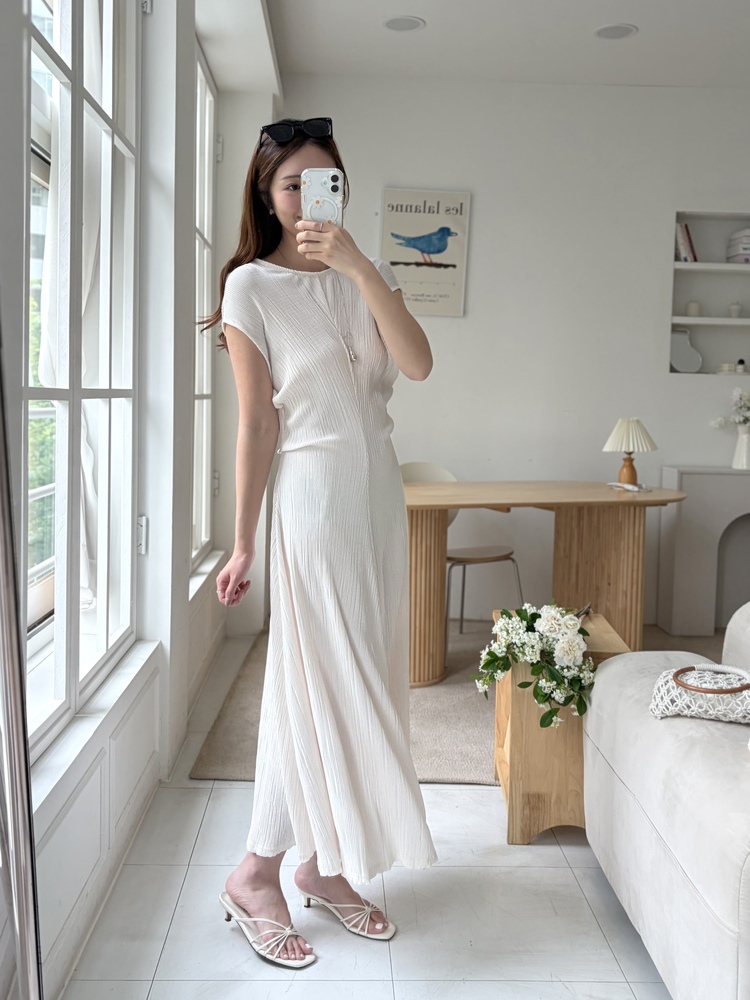 Elea Ribbed Flowy Dress (Ivory)