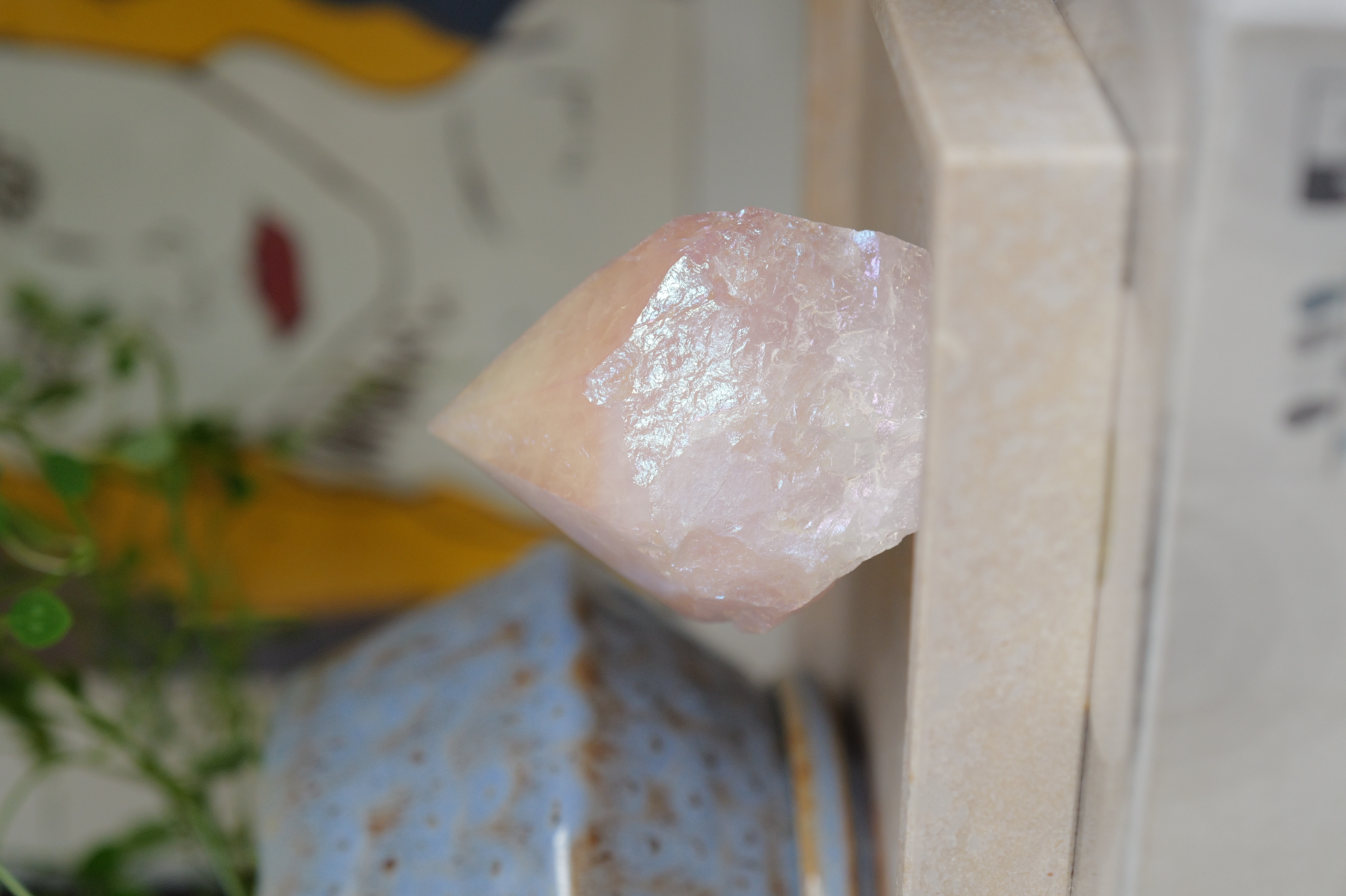 ༒6.9cm Aura粉水晶金字塔尖六角柱擺件༒ RQ*8039C20-RA30*222