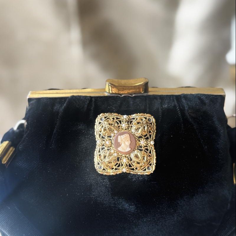 C.a.1940s Black Velvet Evening Bag with Gilded Cameo Brooch Embellishment (MT2375)