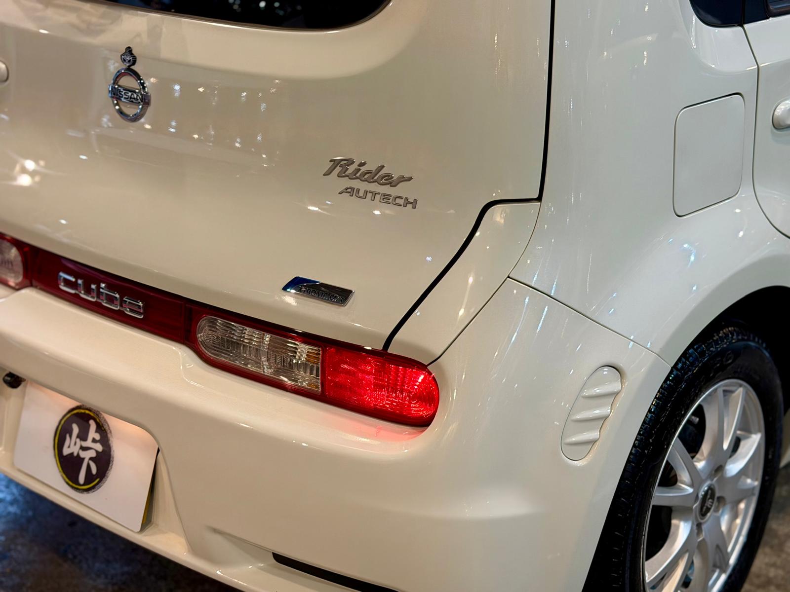Nissan CUBE RIDER 2010