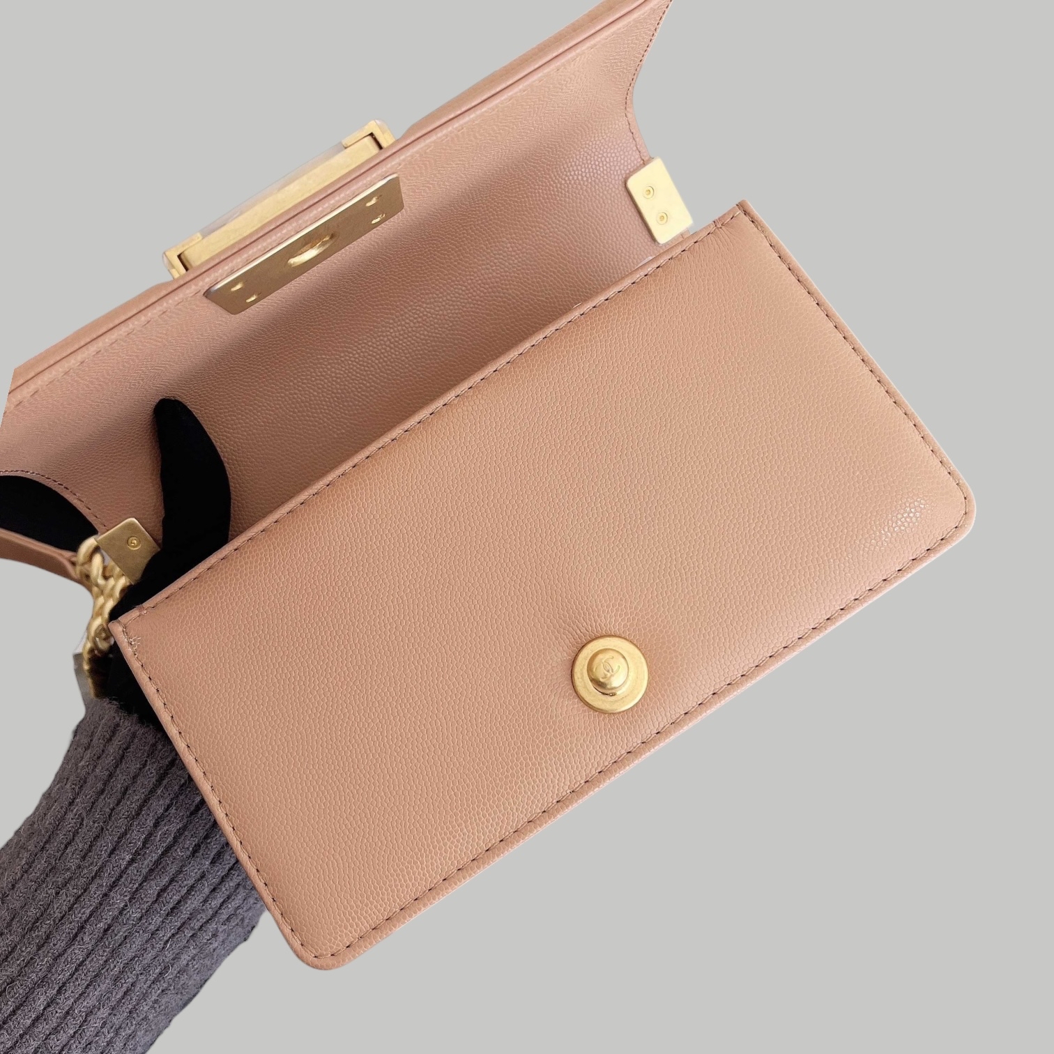 Chanel Caviar Leboy 荔枝皮奶茶金扣