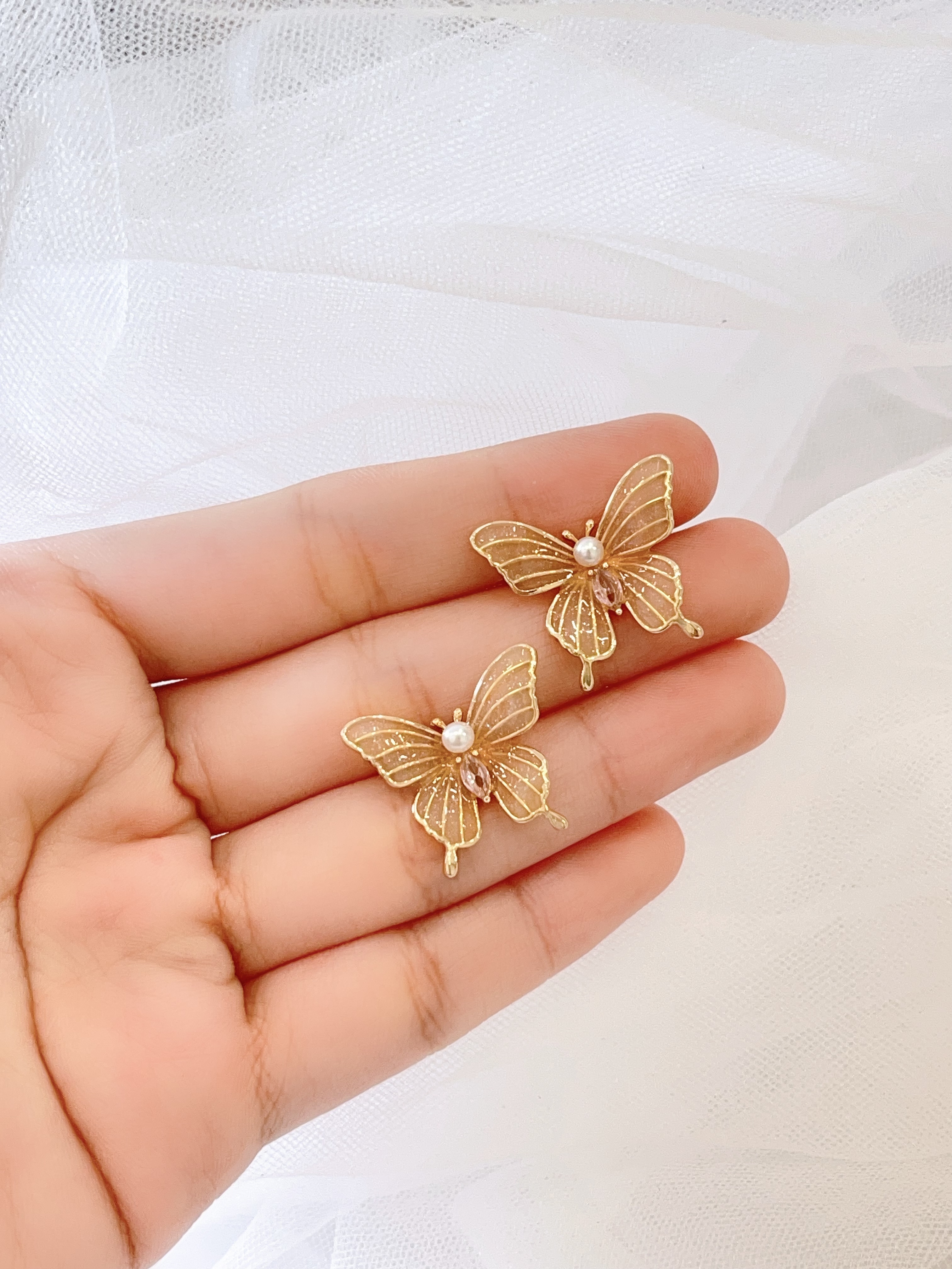 绮彩薄翼系蝴蝶耳环