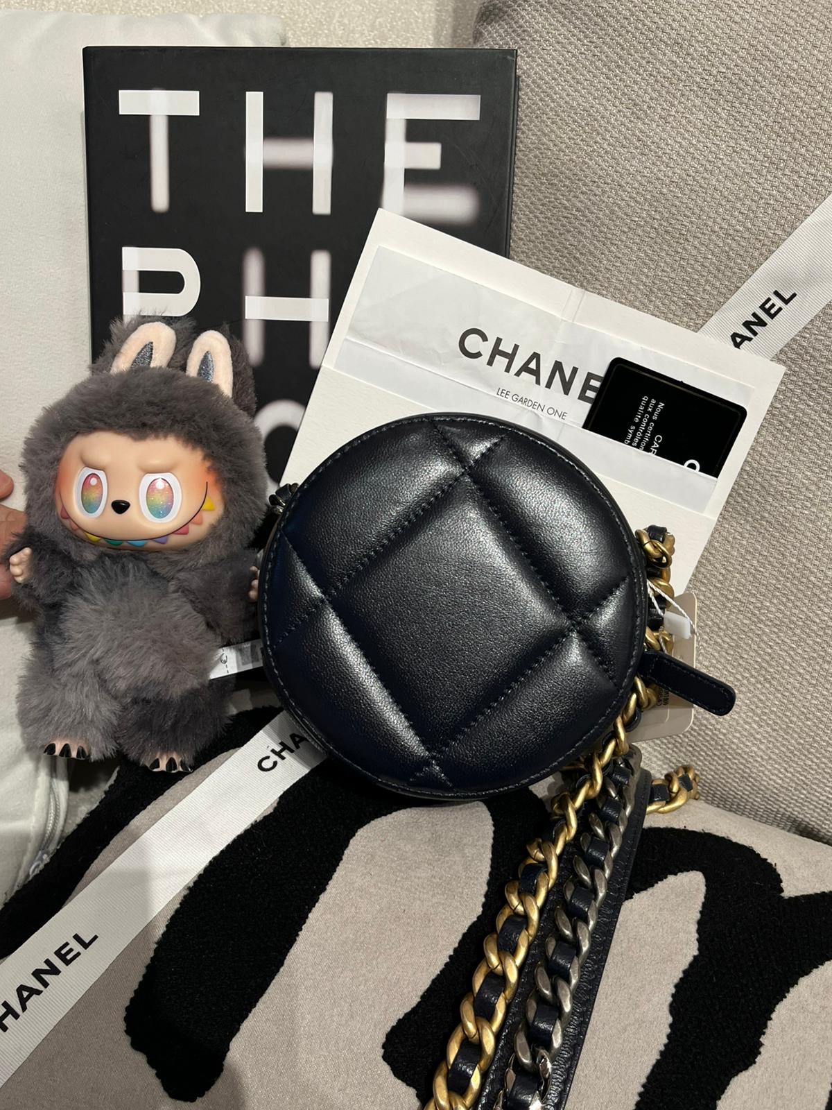 Chanel 19 Round Clutch WITH CHAIN AP0945 SHOULDER BAG 100%Authentic, 98%new ✅專門店收據✅29卡✅塵袋✅box