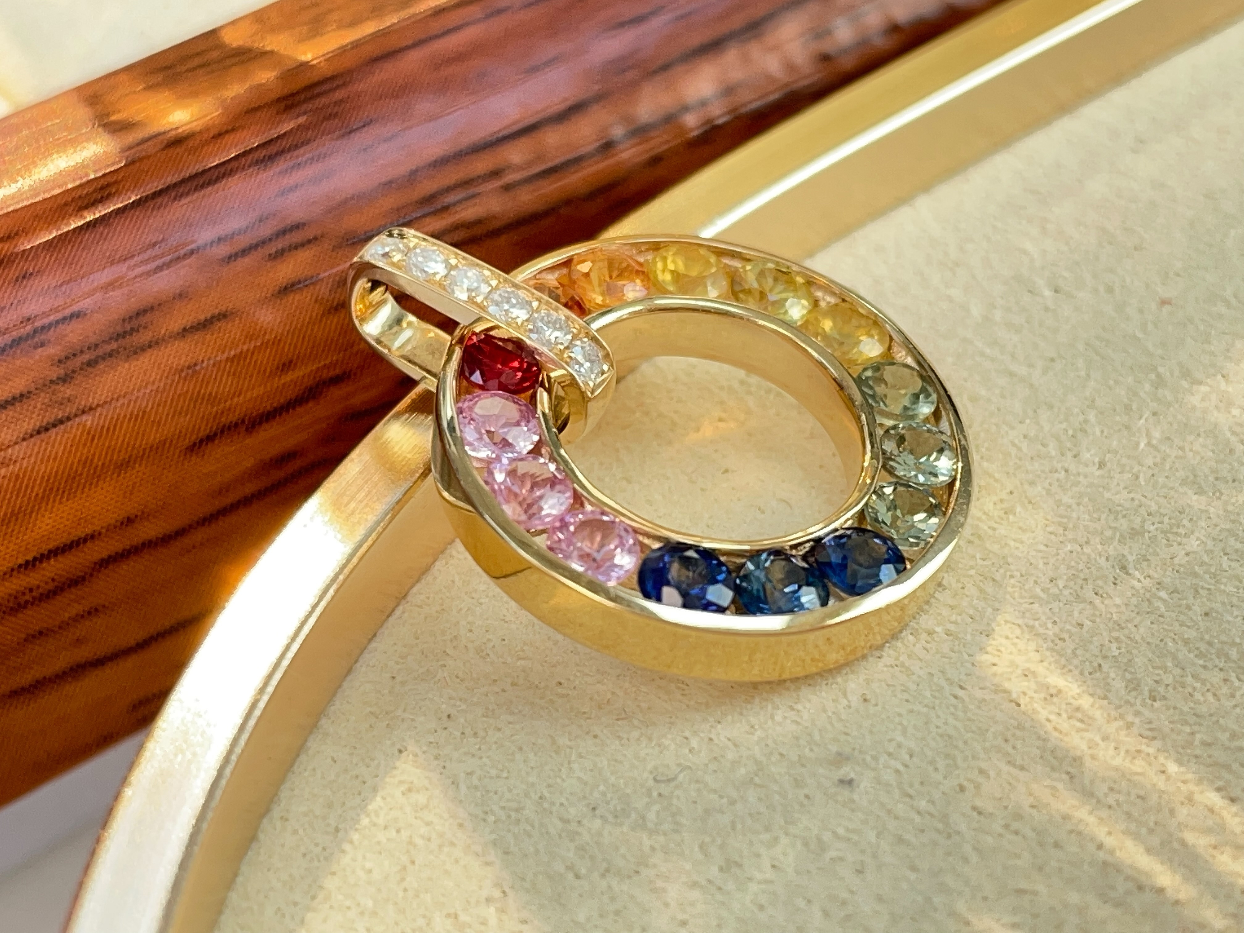 Rainbow Sapphire Circle Pendant N031359