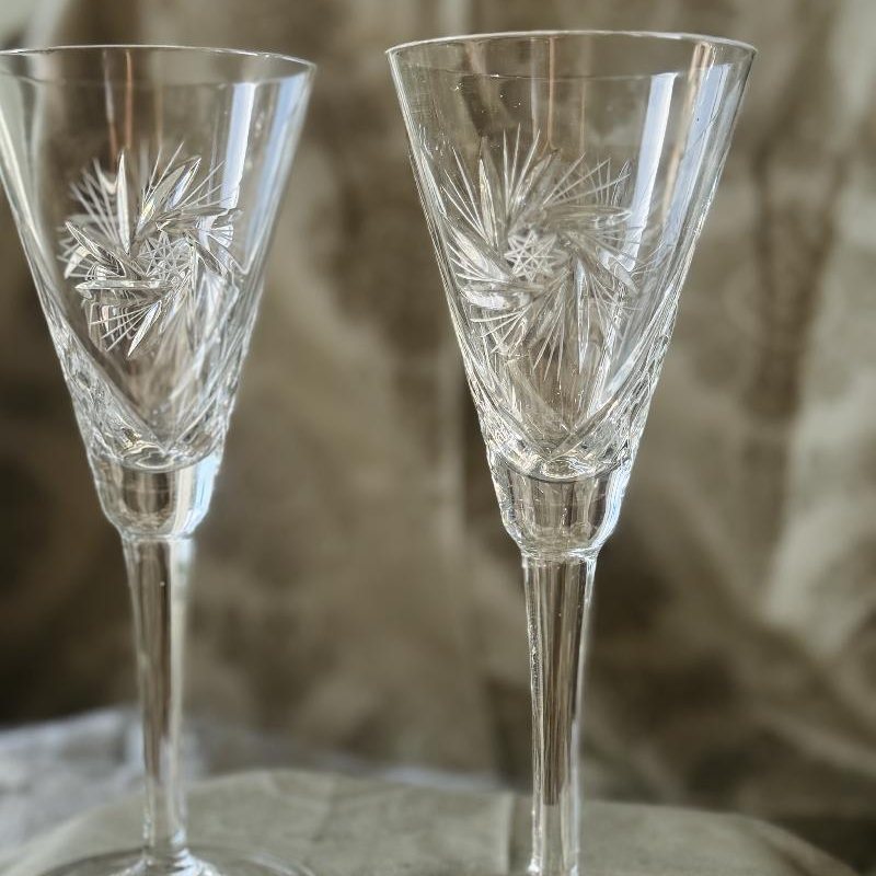 A Pair of Vintage Hand-Cut Crystal Champagne Flutes with Pinwheel Pattern (MT2381)
