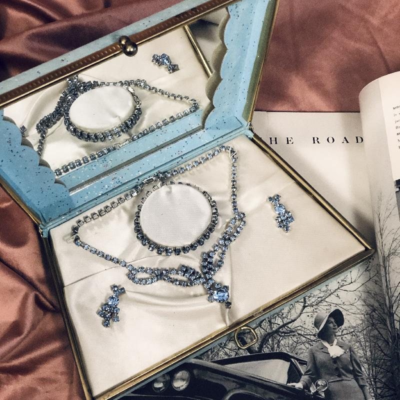 Vintage C.a. 1950s American Unsigned Blue Rhinestone Jewelry Set in Original Mirror Box(MT446)