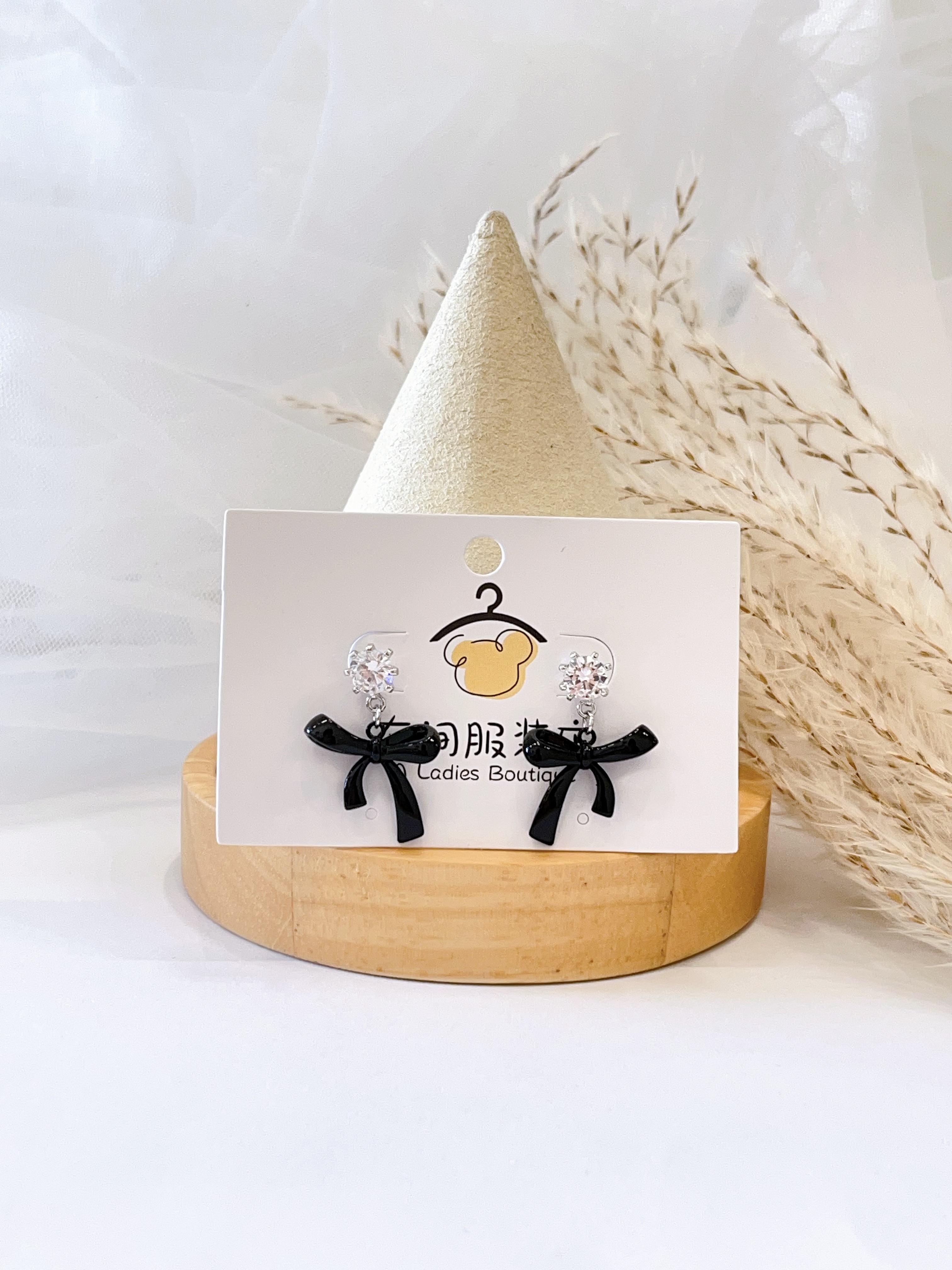 高级感黑色蝴蝶结耳环