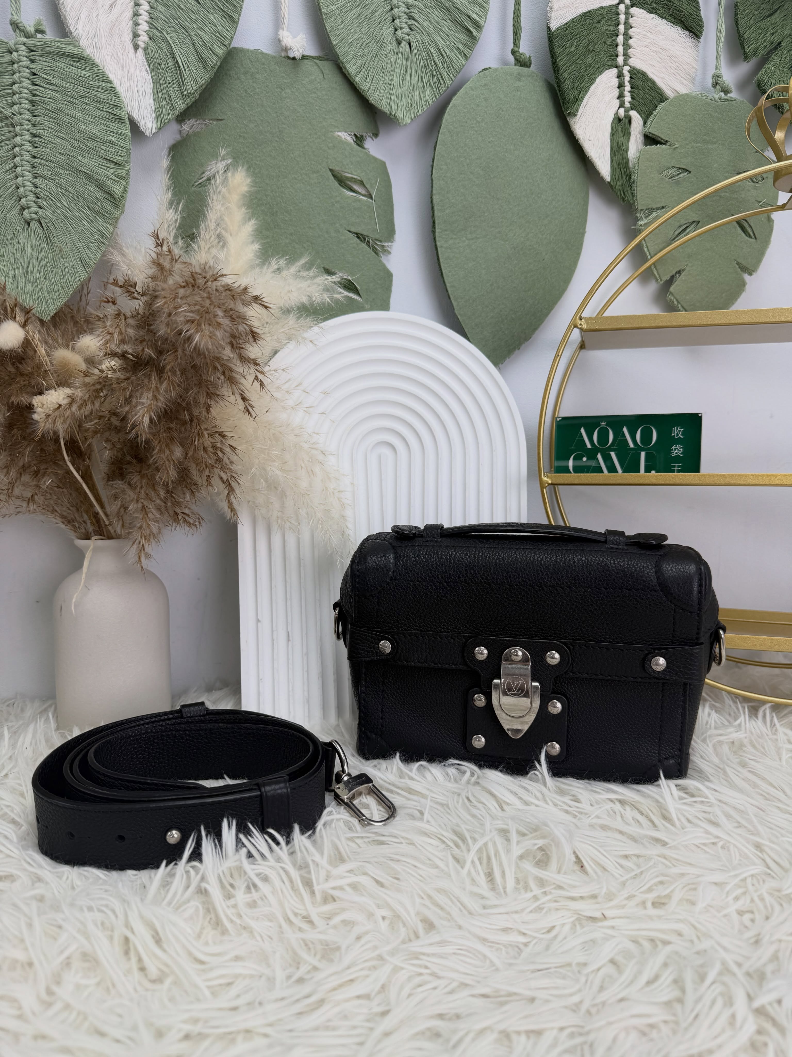 Lv👜 PRE OWNED 🛍️🖤Soul Trunk 黑色壓花相機包 有盒有塵袋💼