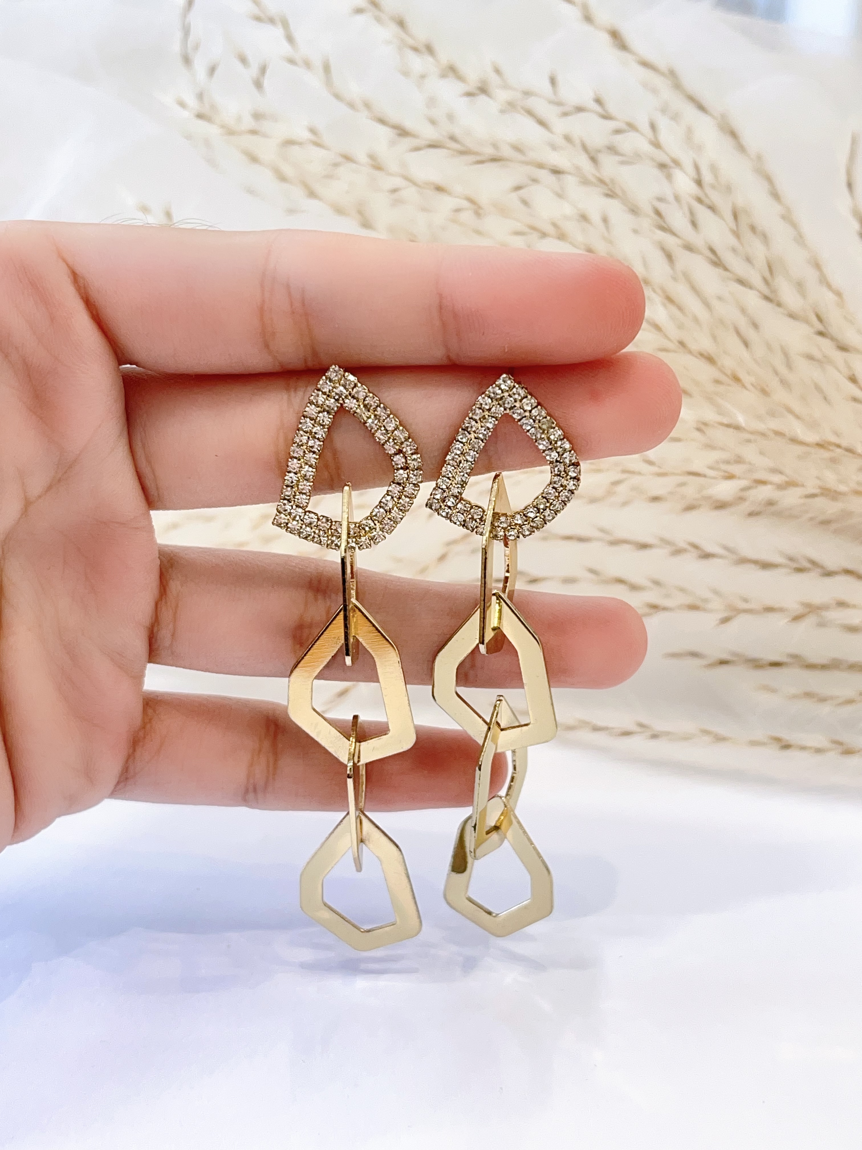 轻奢镶钻不规则链条设计耳环