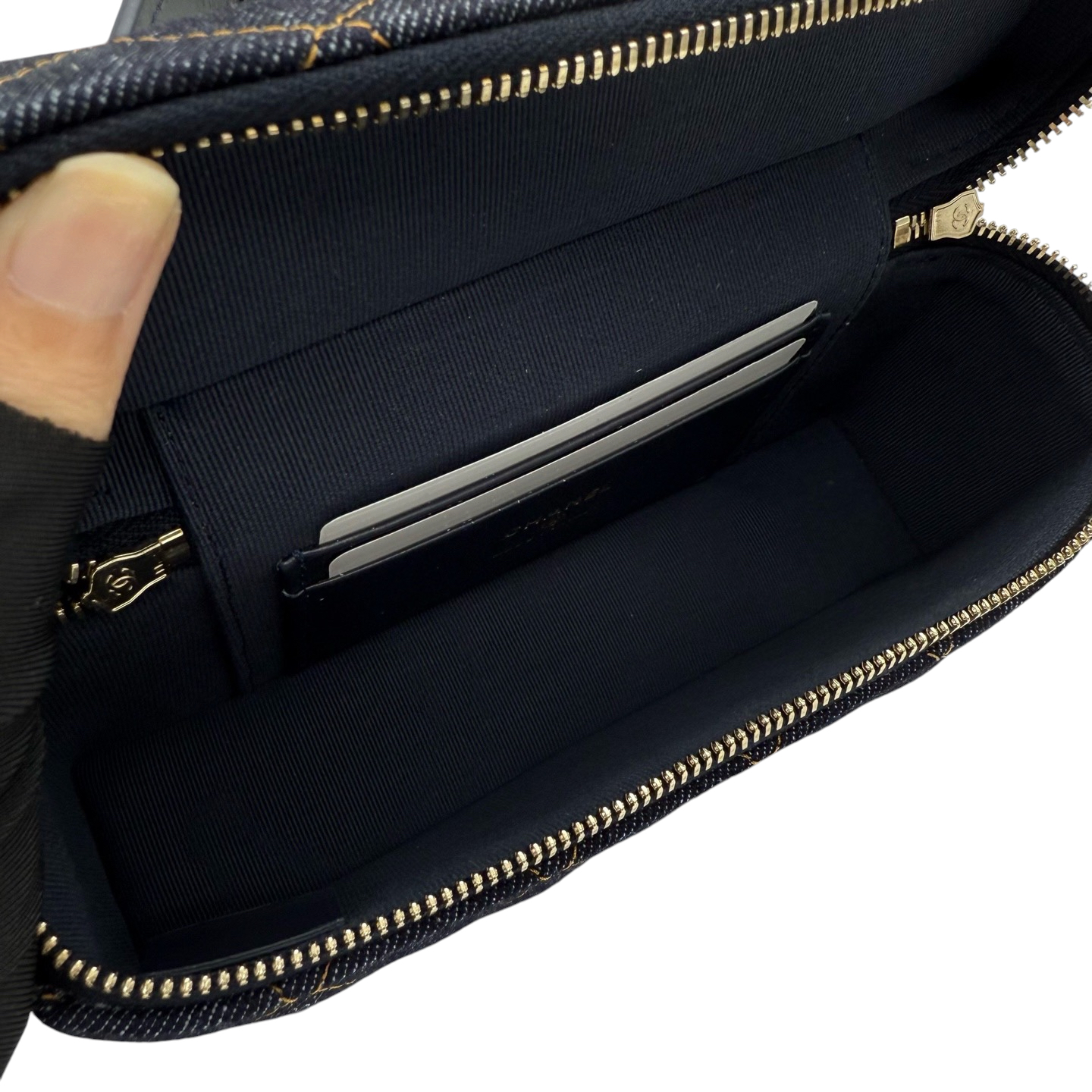 Pre-Owned CHANEL Denim Quilted Top Handle Slim Vanity Case / Product Code: 26051504