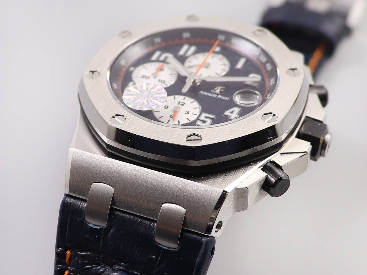 A P26470st蓝天白云V2版经典a p计时款式之一 搭载复刻原版3126机芯 直径42mm 厚度15.6mm 🔥注：JF的所有3126机芯系列是目前市面上壳身最薄和复刻程度最强的版本🔥🔥