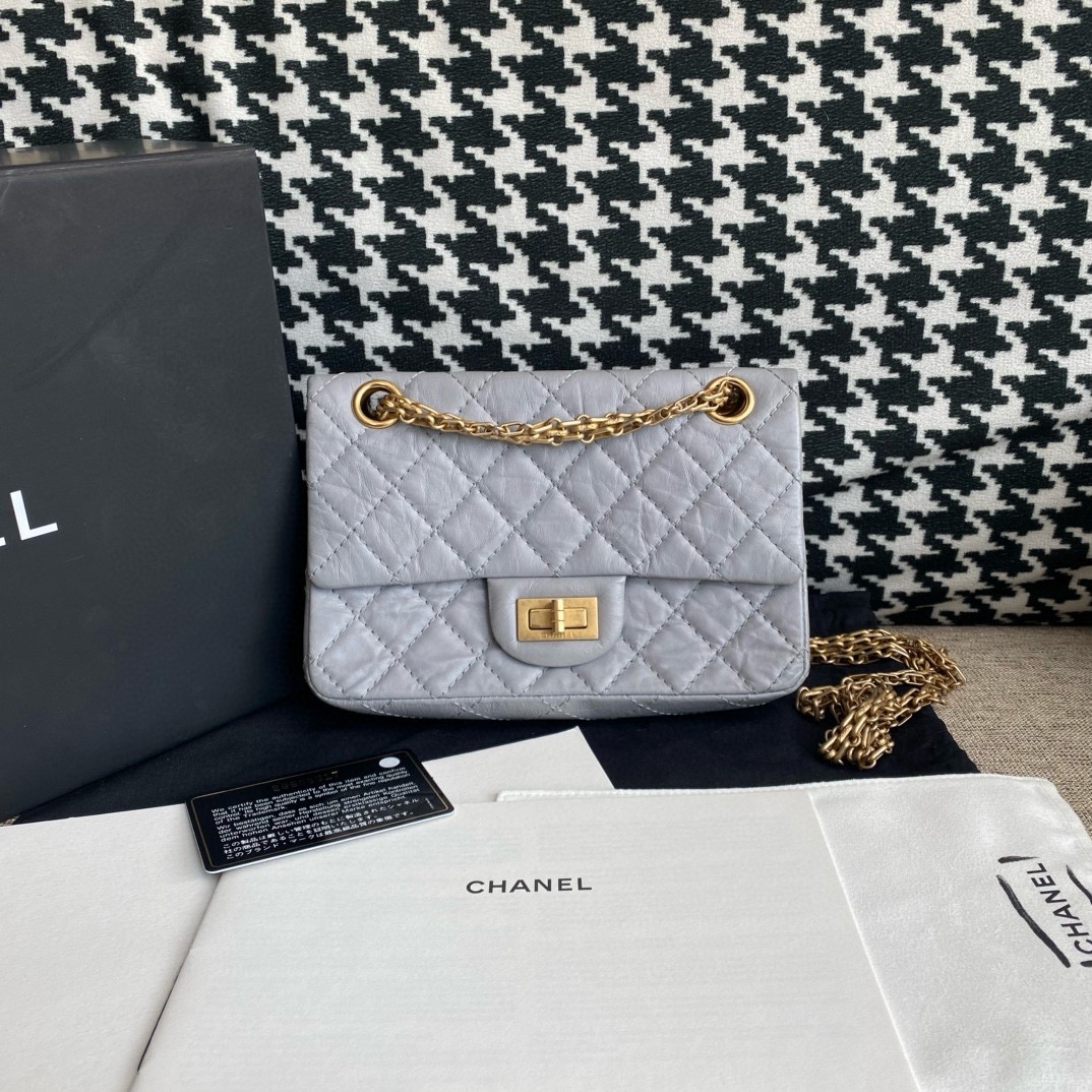 【預訂貨品】Chanel淺灰郵差包