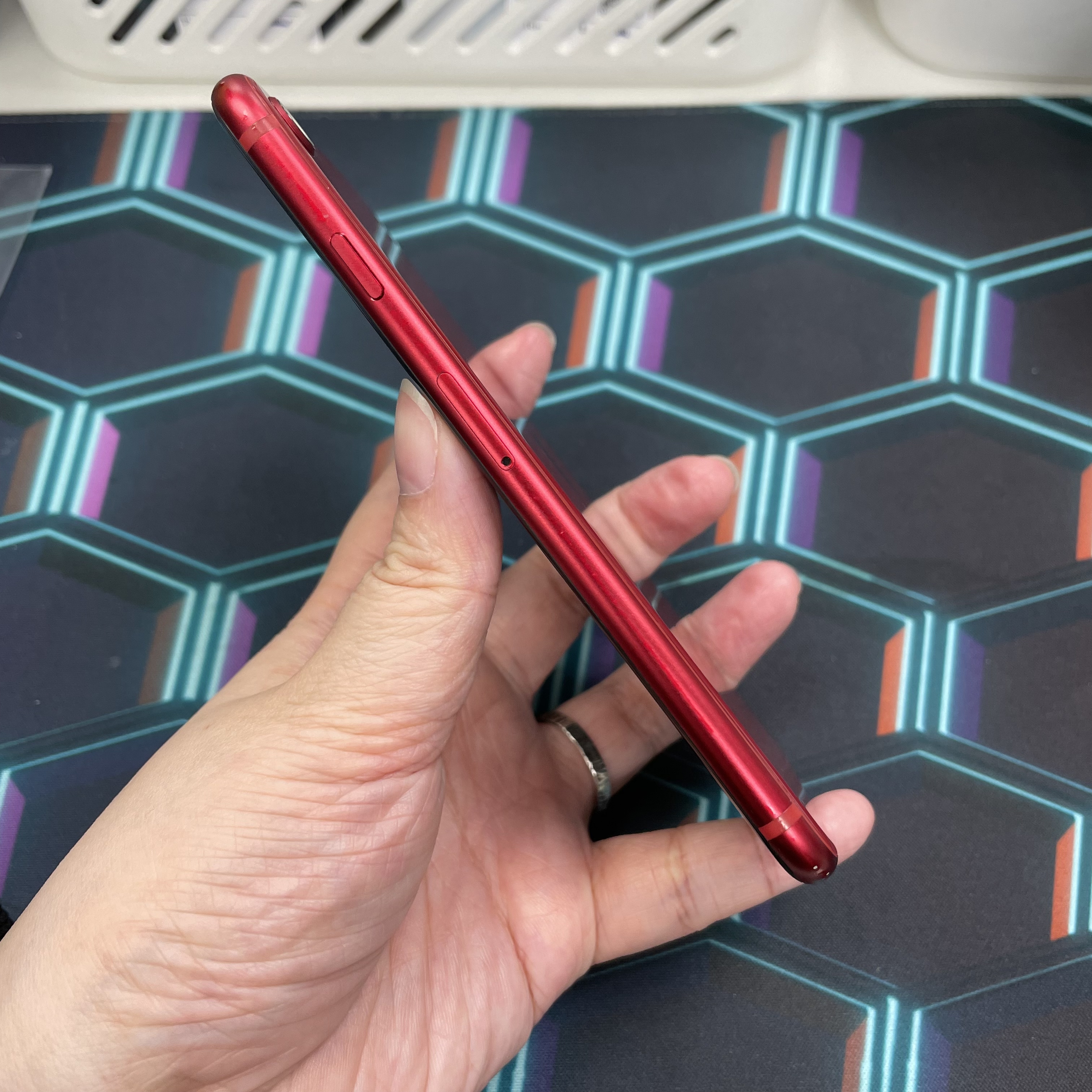 *6074 SE 3 勁靚機 64GB 電78 紅色 red