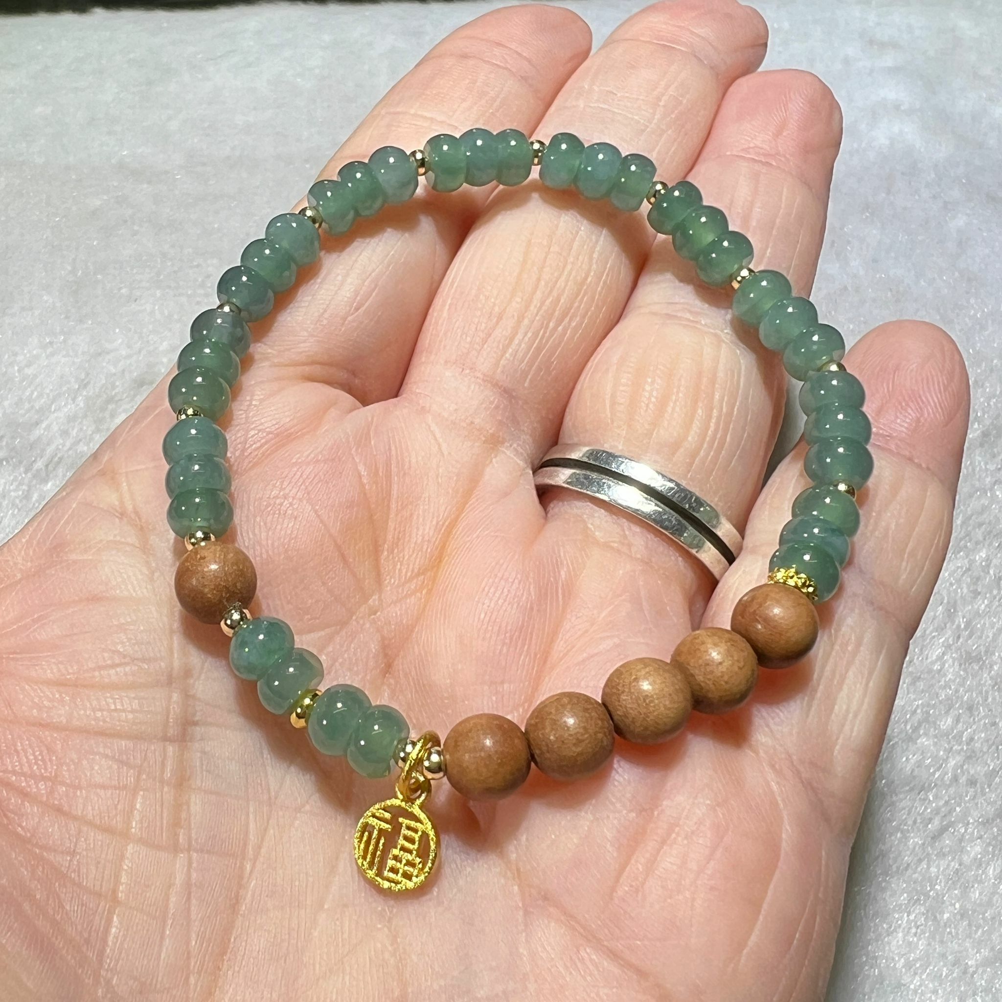 天然翡翠配老山檀手串 5mm+/-