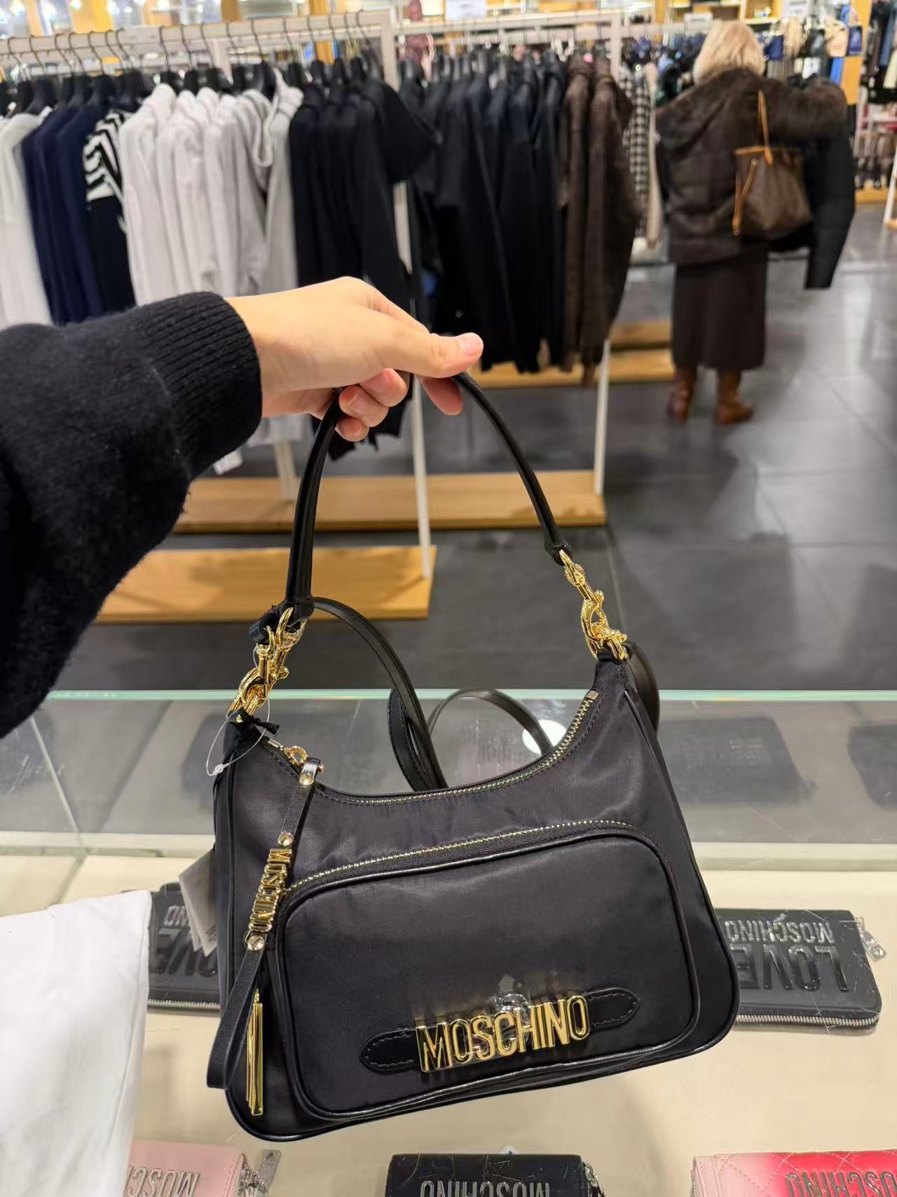 Moschino黑金尼龍質地兩用袋