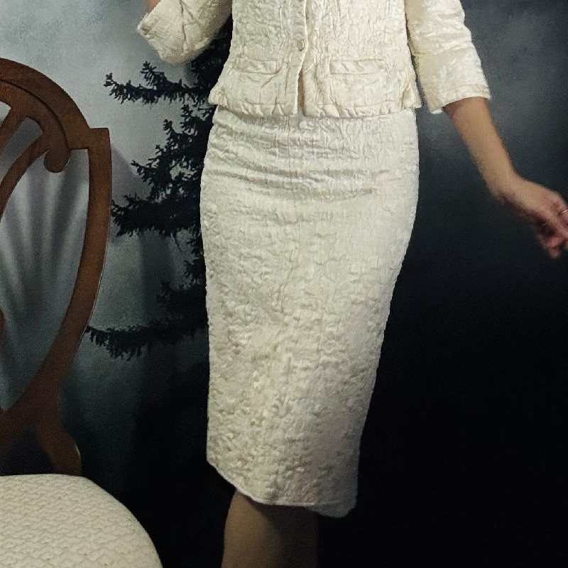 Late 1950s- Early 1960s Made in Hong Kong British Crown Colony by Dynasty Cream White Rose Brocade Fabric Twin Set (MT2524)