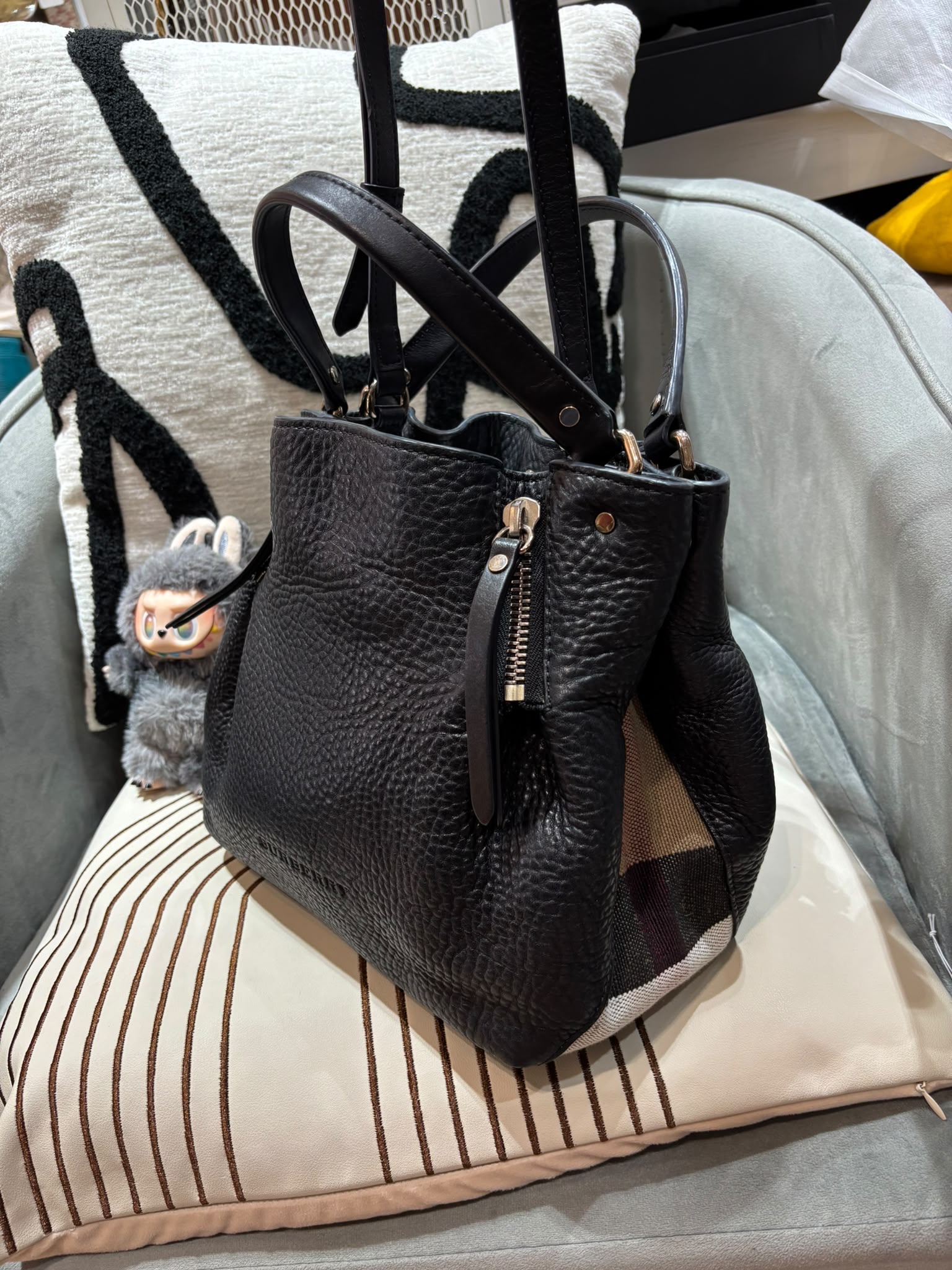 Burberry 2Way Bucket Bag calfskin 黑色牛皮斜孭袋水桶袋 100%Authentic, 98%new 