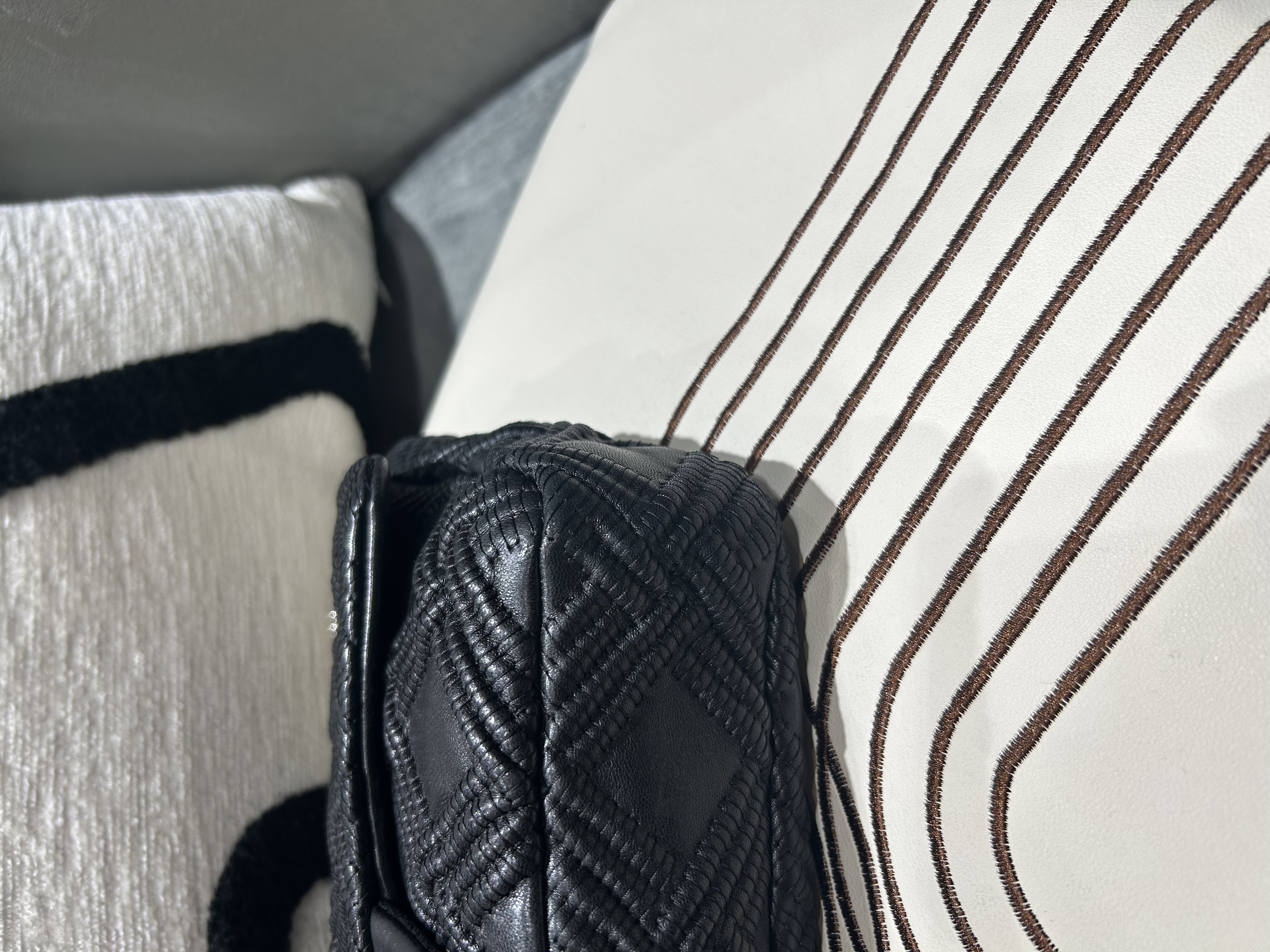 Chanel flap bag 編織皮菱格紋銀鏈 ,100%Authentic,95%new ✅11card✅dust bag  