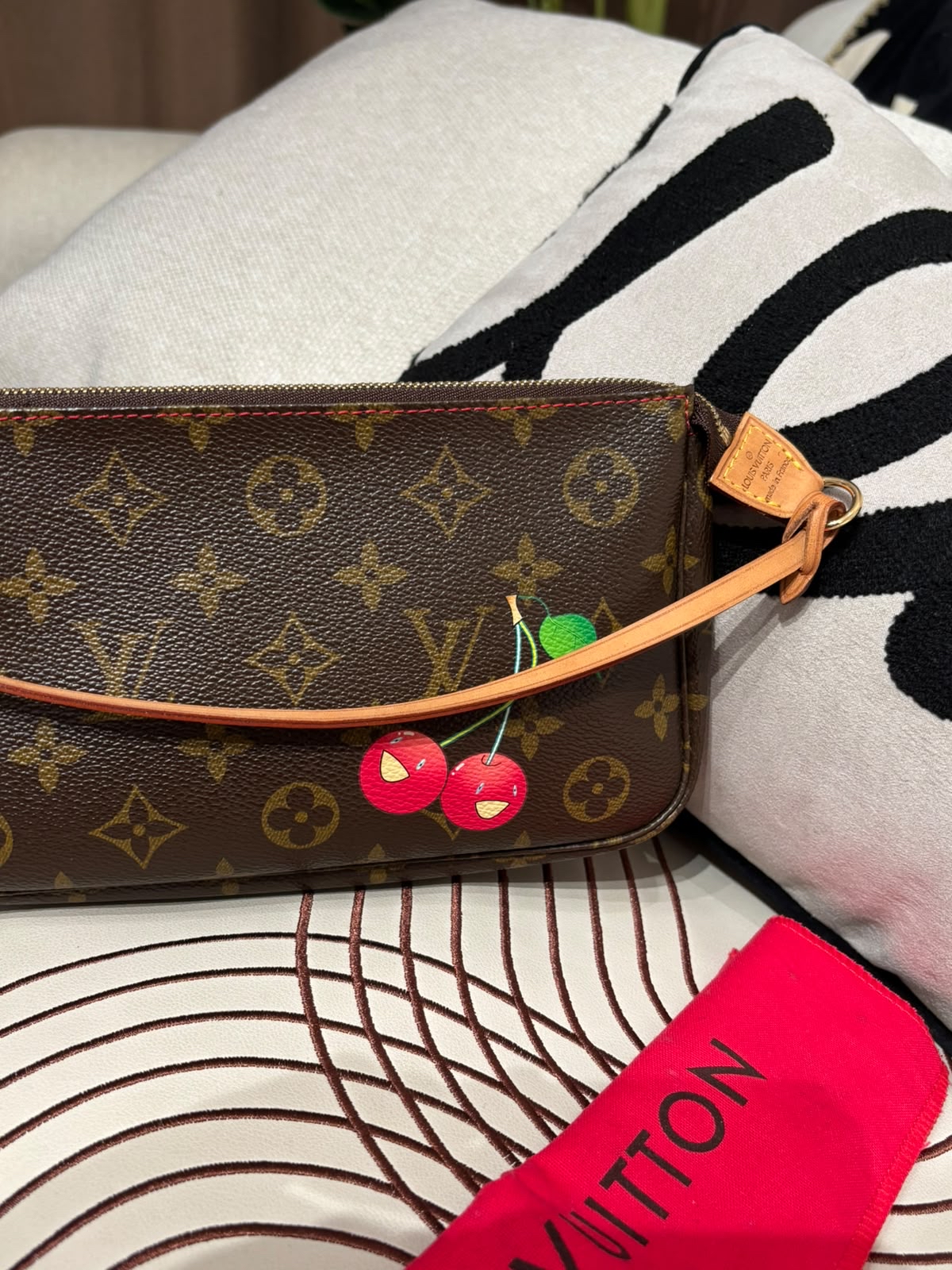 Lv pochette Takashi Murakami Monogram Cherry Pochette Accessoires 單肩包（limited edition ） 100%Authentic, 98%New ✅Dust bag ✅Box