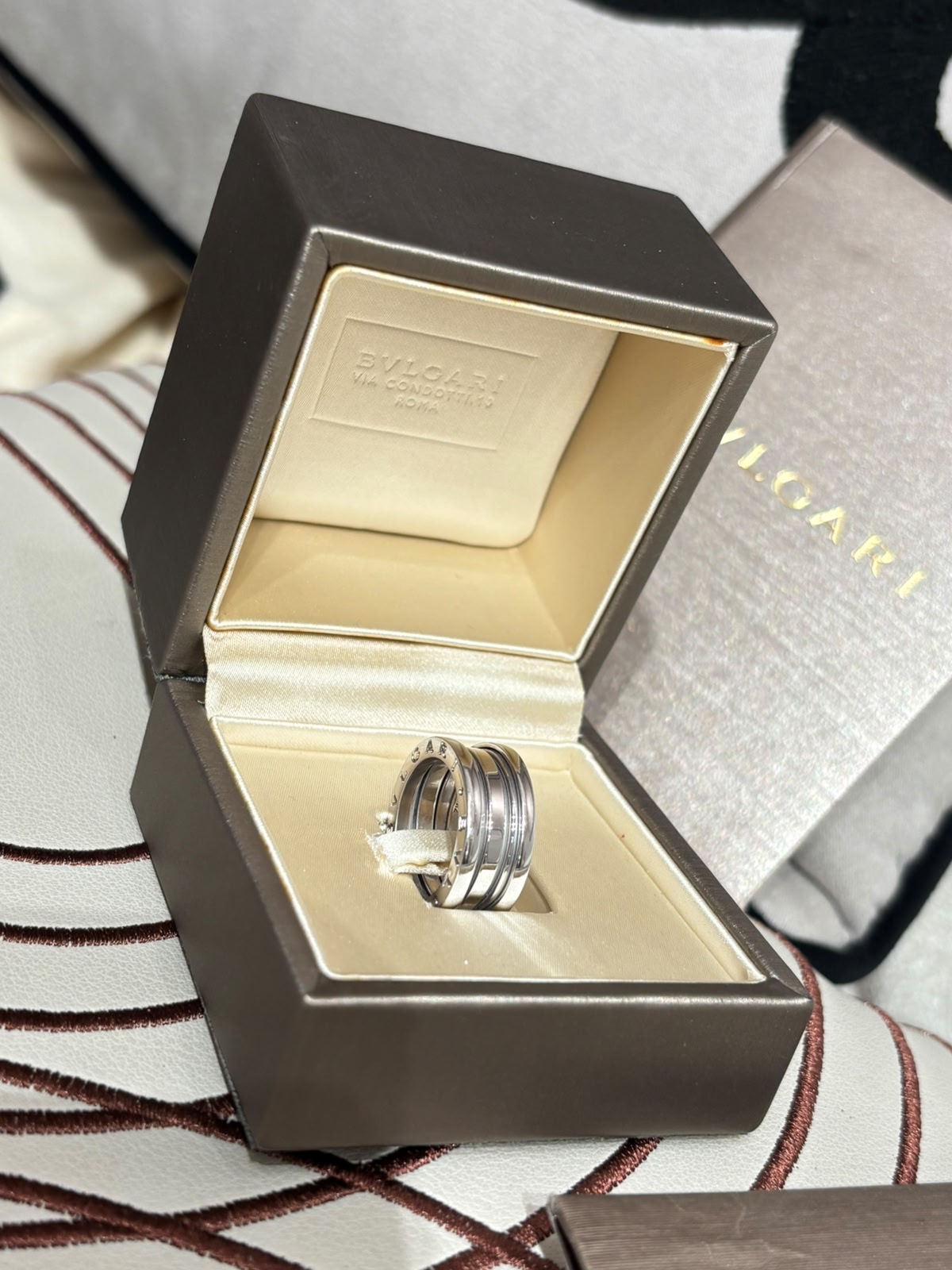 Bvlgari B Zero Ring 750 18K 白金戒指 Size: 50 100%Authentic,98%New ✅2021年證書✅Box
