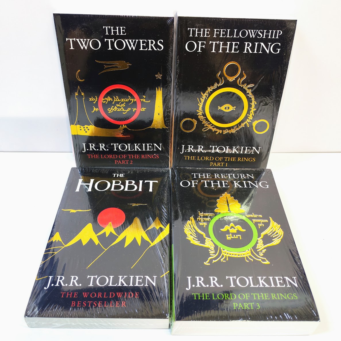 The Lord of Rings 4 books   The Hobbit / The Fellowship of the Ring / The Two Towers / The Return of the King 暢銷小說  魔戒三部曲指環王  A47
