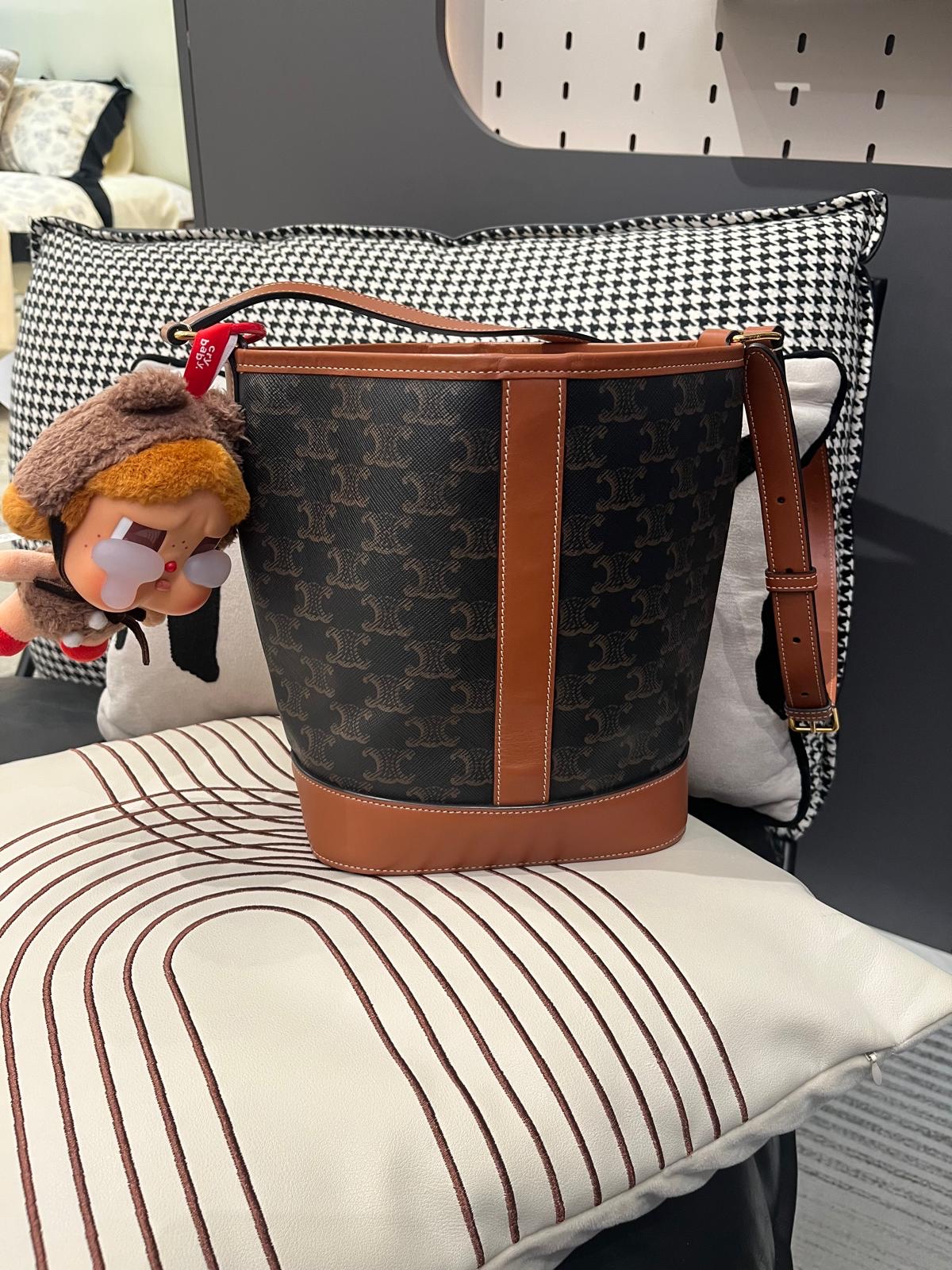 Celine Bucket Small Bag Triomphe 100%Authentic, 95%New✅Dust bag