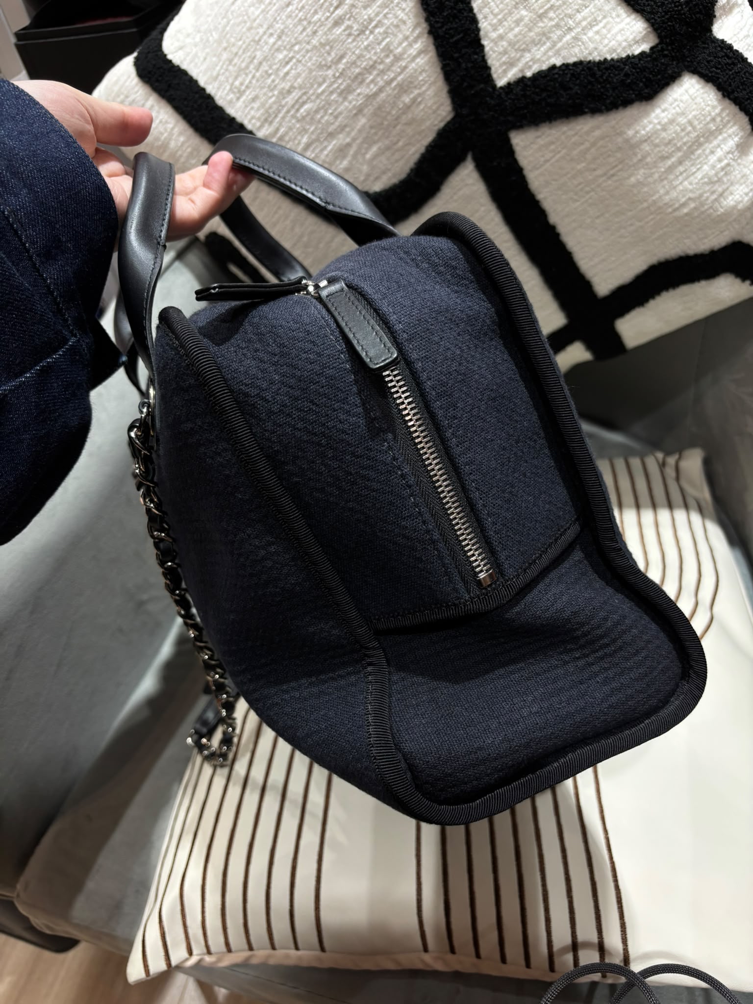 Chanel deauville Boston bag  Navy 100%Authentic,98%new  ✅晶片✅Dust bag 