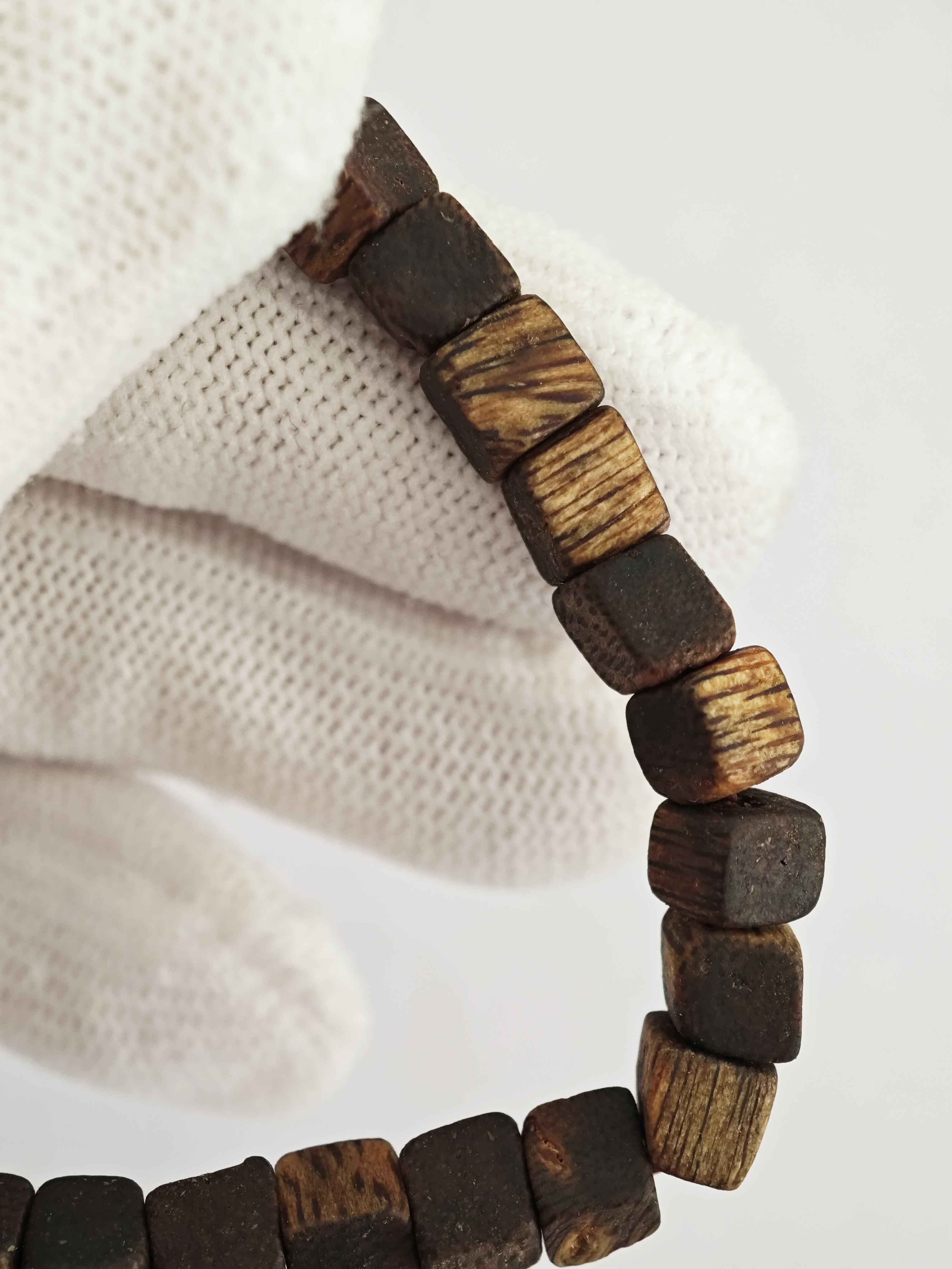 沉香木手串 - 5mm方珠 3克