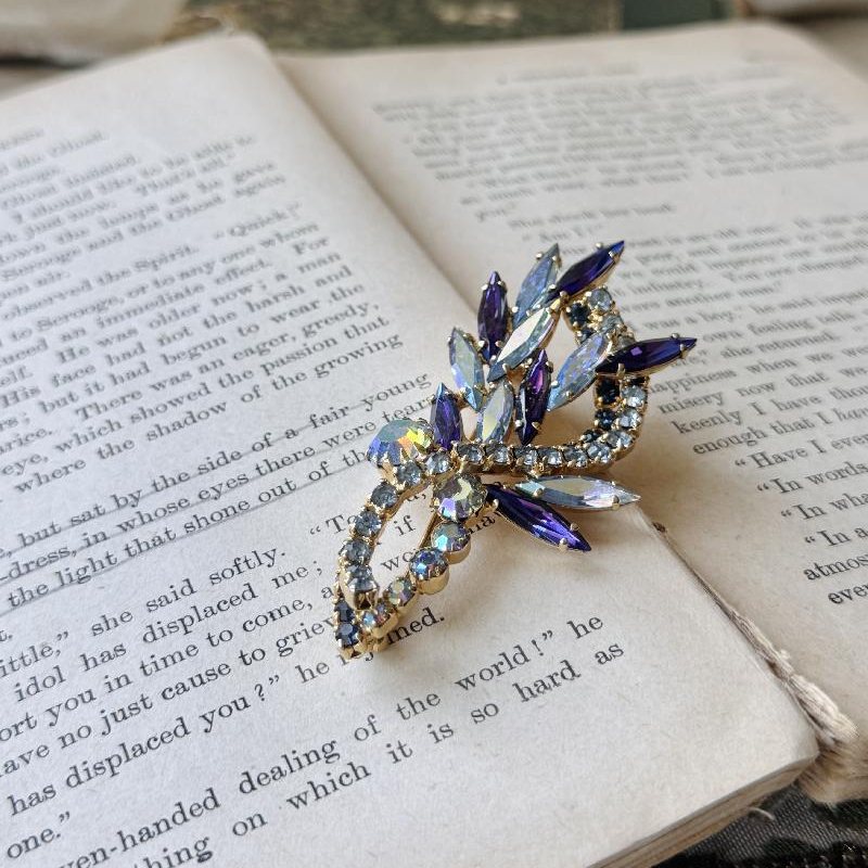 Vintage Mid-Century Designer Quality Lavender Aurora Marquis Brooch(MT2404)
