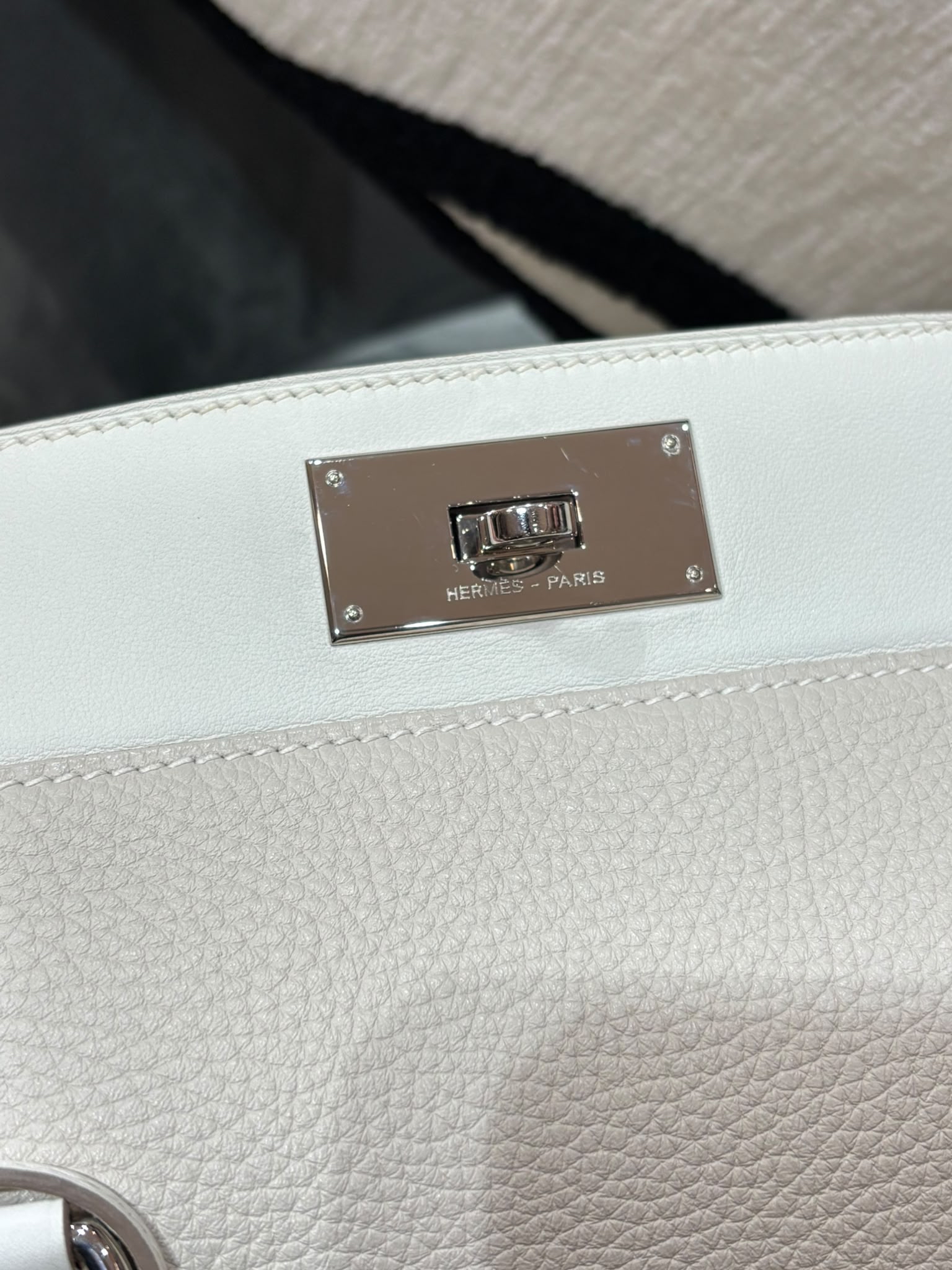 Hermes Toolbox 26 Stamp T 奶昔白 100%Authentic, 98%New ✅Key Lock ✅Strap ✅Dust bag