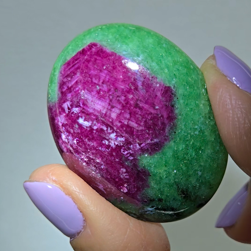 Ruby in zoisite cabochon with strong UV - RBY51