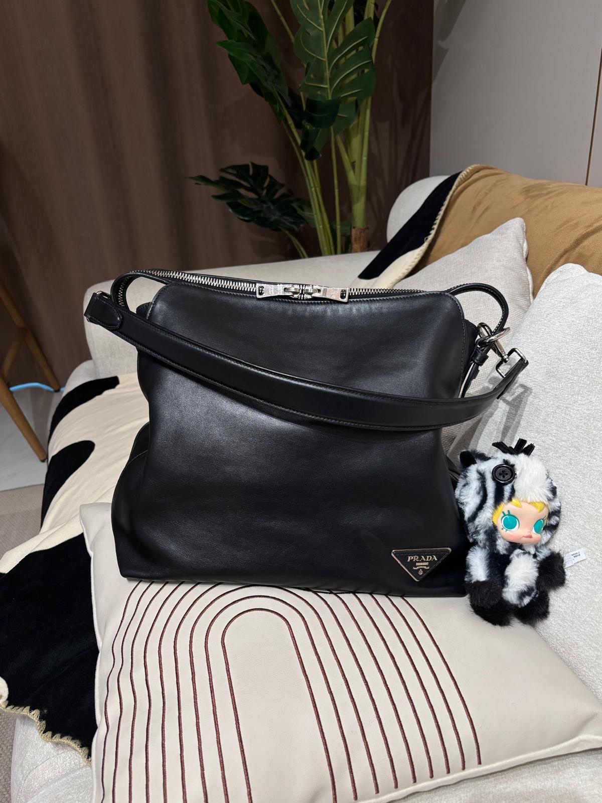 Prada shoulder bag Hobo Bag Calfskin 100%Authentic, 95%New ✅Dust bag