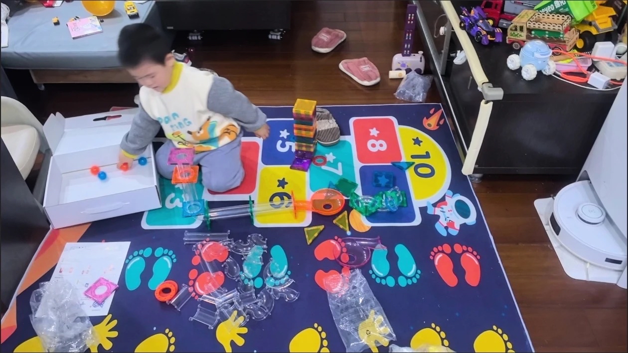 這款玩具是 MAG-PARADISE 品牌的 磁性建構片 (Magnetic Building Tiles)，型號 DZ-60，屬於 STEAM / STREAM 教育類玩具。