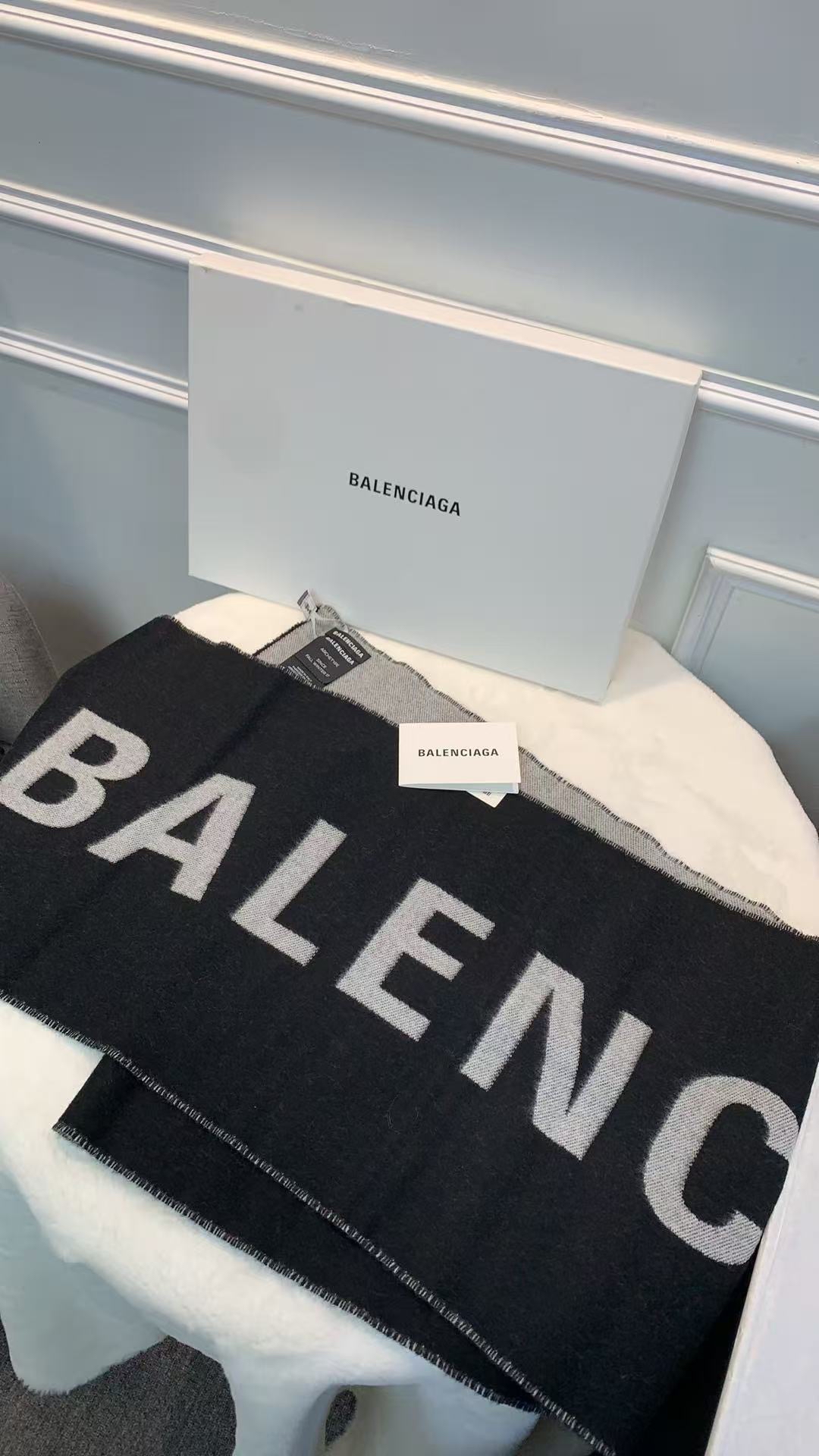 BALENCIAGA巴黎世家 圍巾 經典字母logo 羊毛絨線圍脖 男女同款
