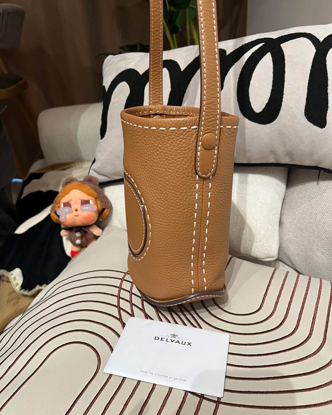 Delvaux pin daily Surpiqué Taurillon Soft 100%Authentic,98%new  ✅證書✅dust bag✅盒 ✨專門店售價 $2 萬幾  