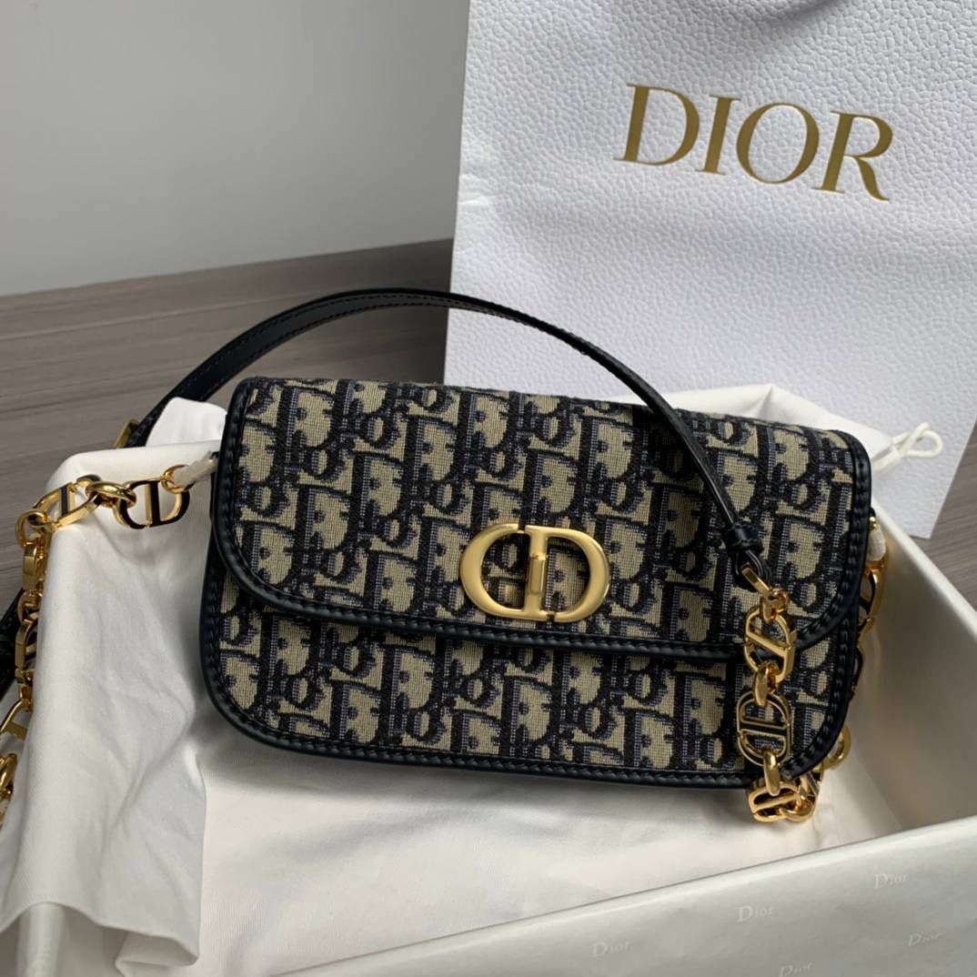 30 MONTAIGNE AVENUE 手袋蓝色 Oblique 印花 实拍图❤️ 尺寸：22.5 x 12.5 x 6.5 厘米