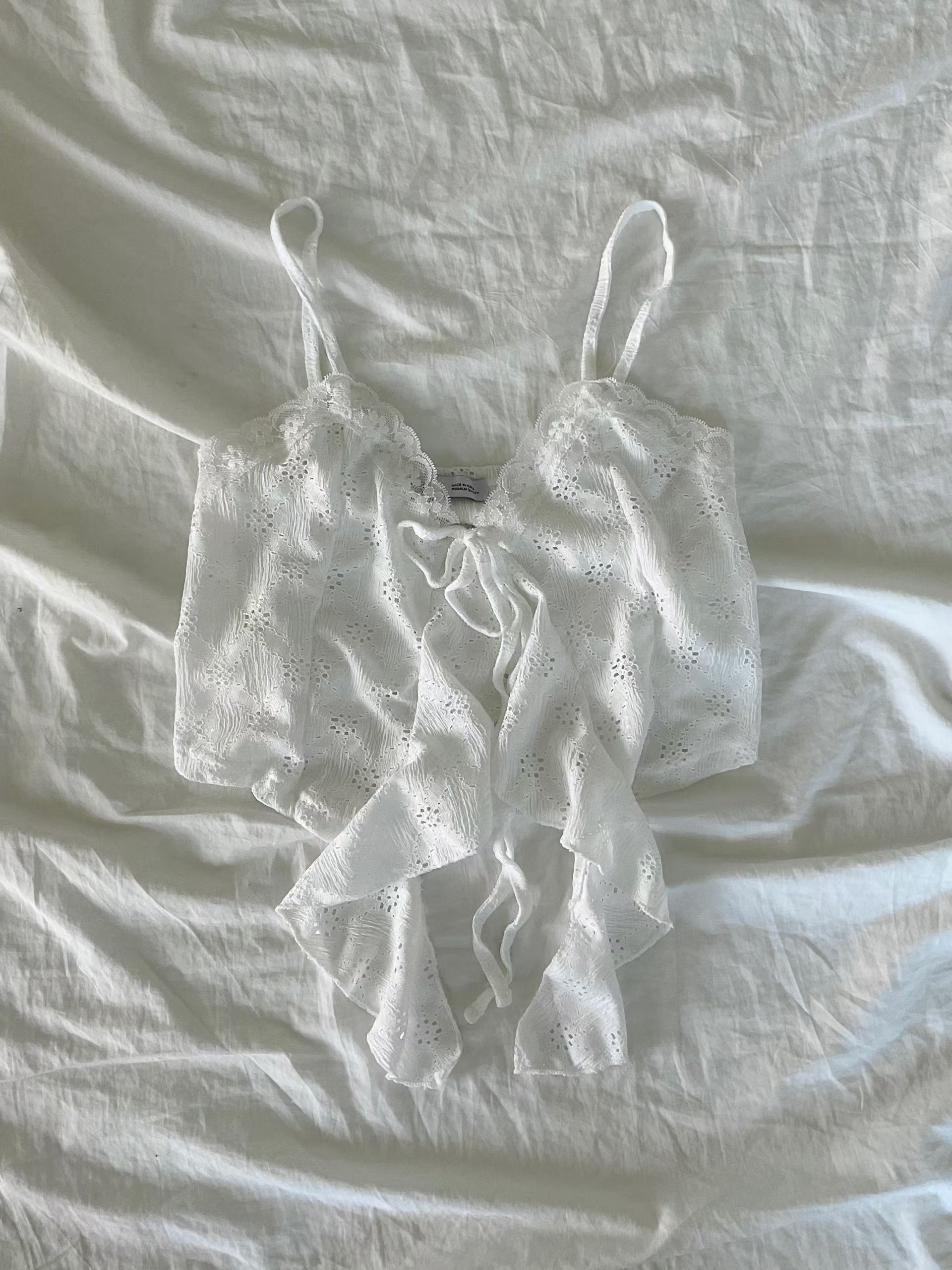 【 ᥫ᭡ 店主自留! 🥂大愛波浪下擺～🤍度假風暗紋吊帶小背心！】 Hoilday Mood Ruffle Tank Top(兩色入)