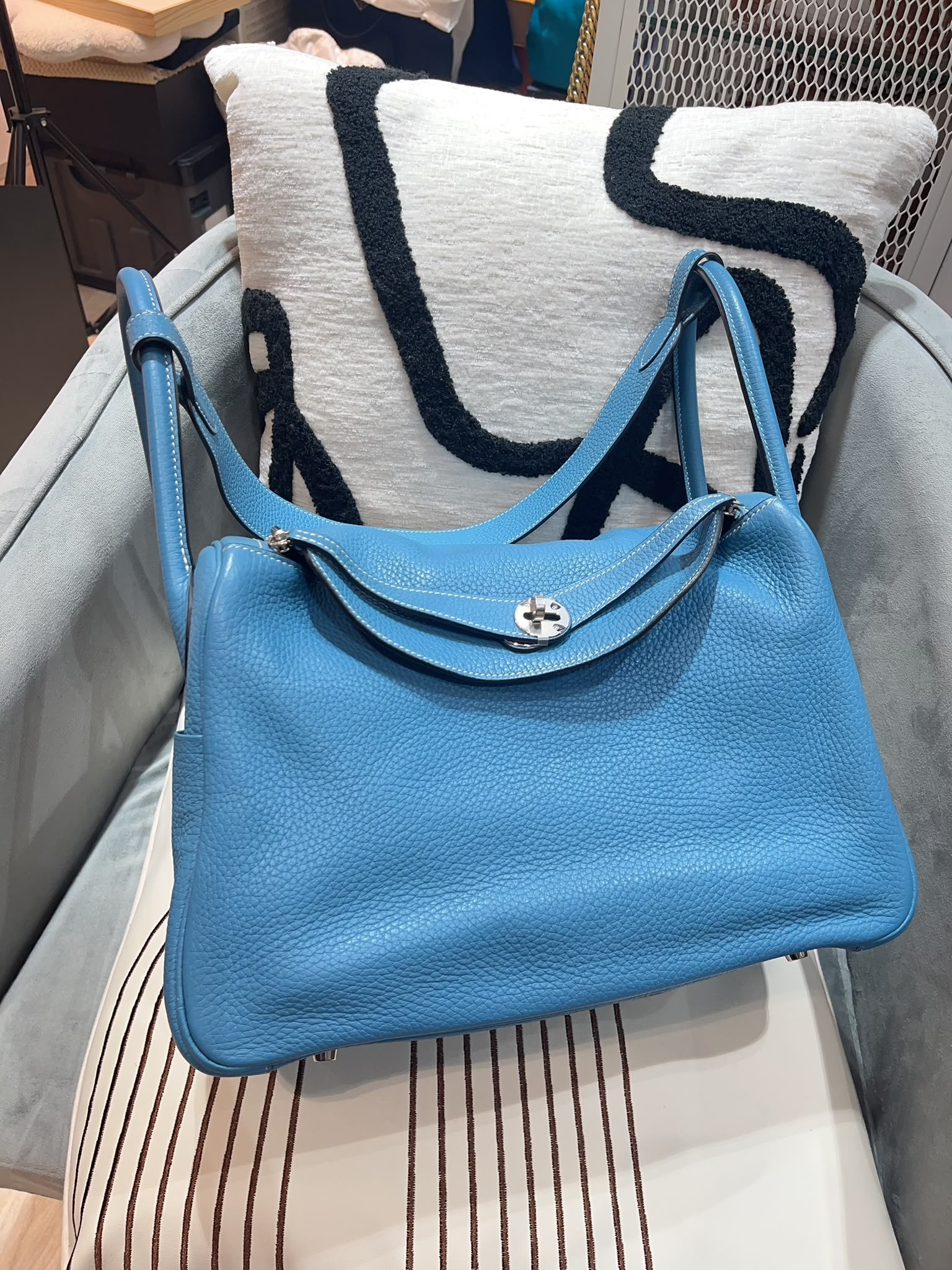 HERMES LIMDY 34,STAMP T,牛仔藍銀扣  100%Authentic, 95%new  ✅塵袋 