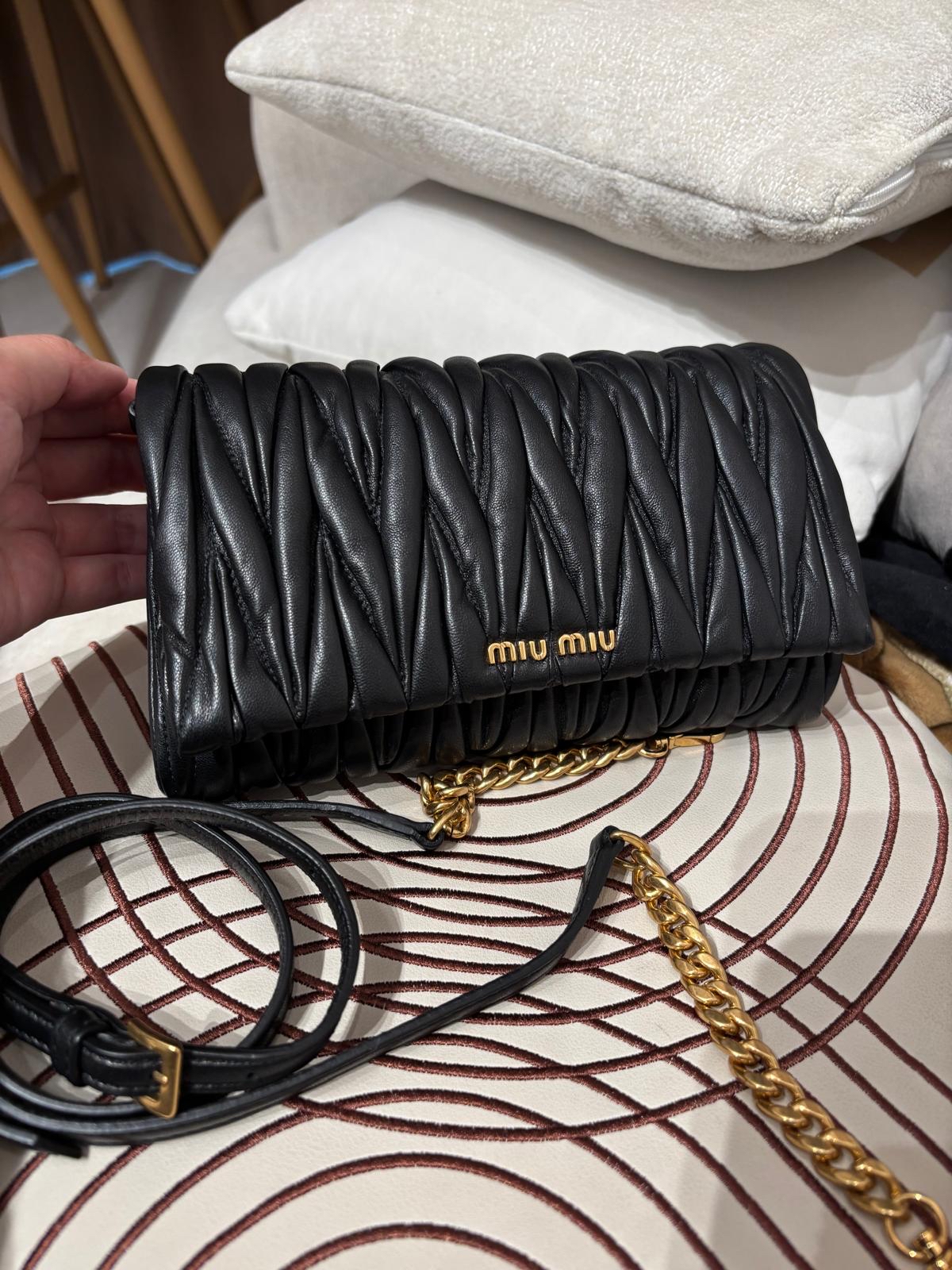 未使用品 MIU MIU SHOULDER BAG 黑金斜孭袋 ,100%Authentic,unused ✅box