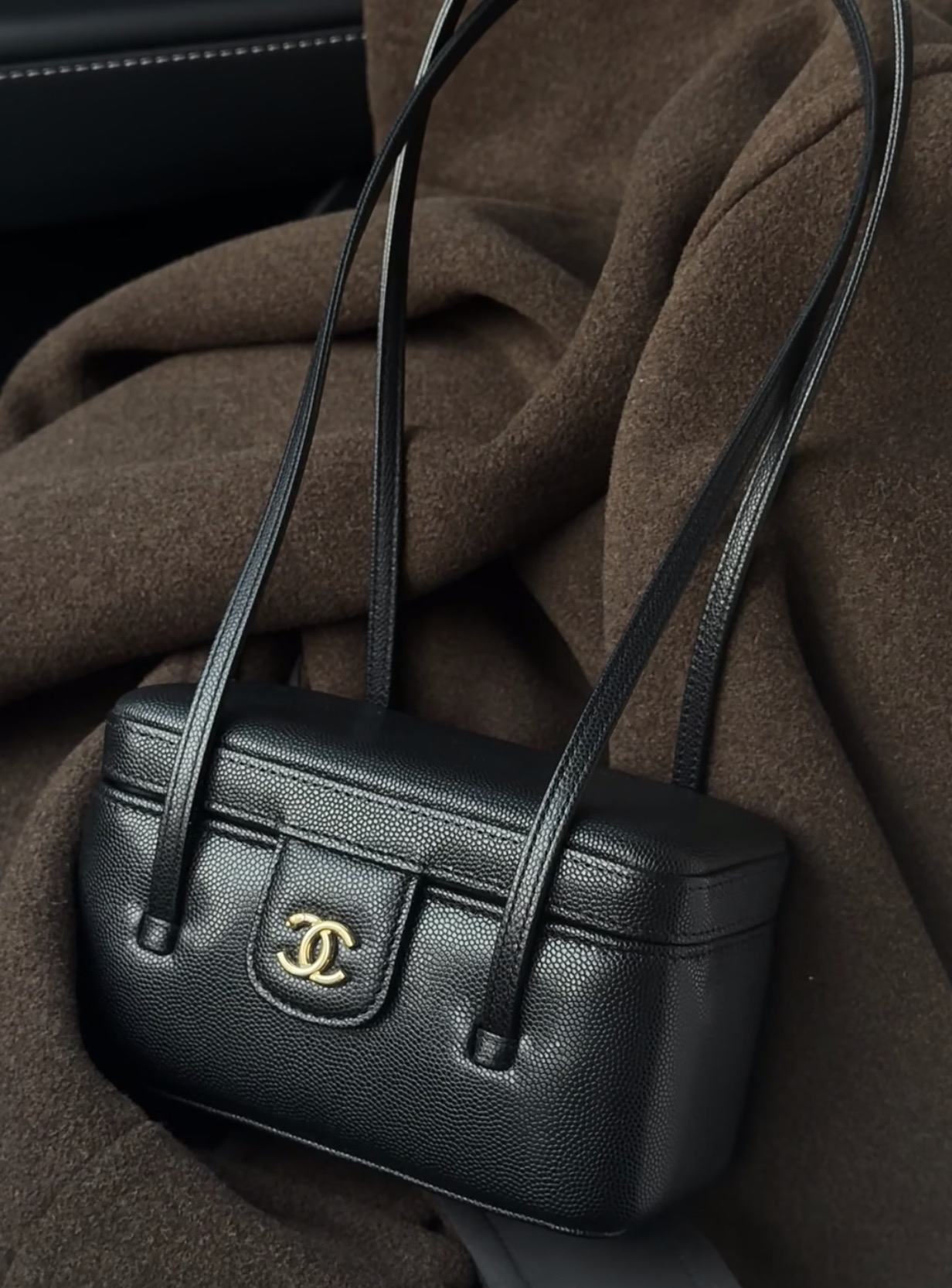 Preppy Vanity 黑金 靚價出一隻❣️