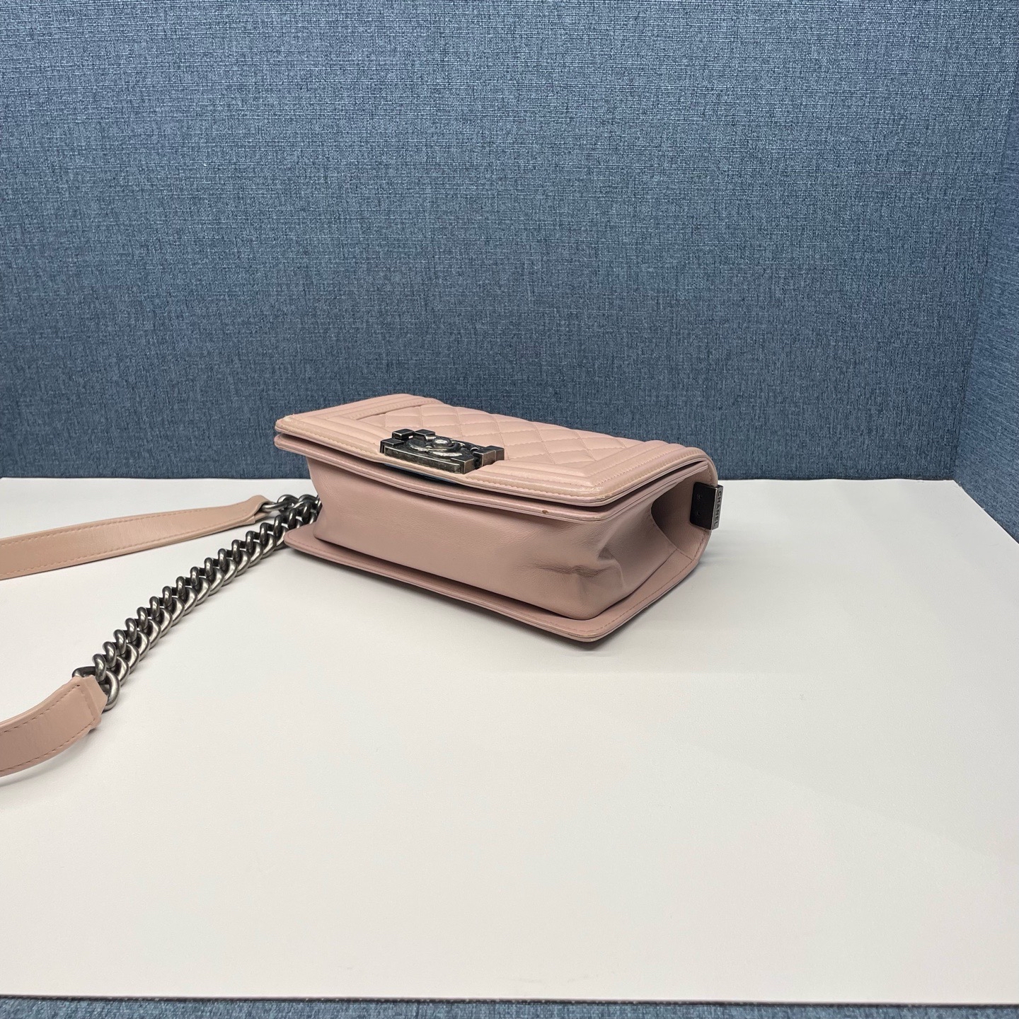 【預訂貨品】鐳射23開👜 CHANEL 粿色Leboy