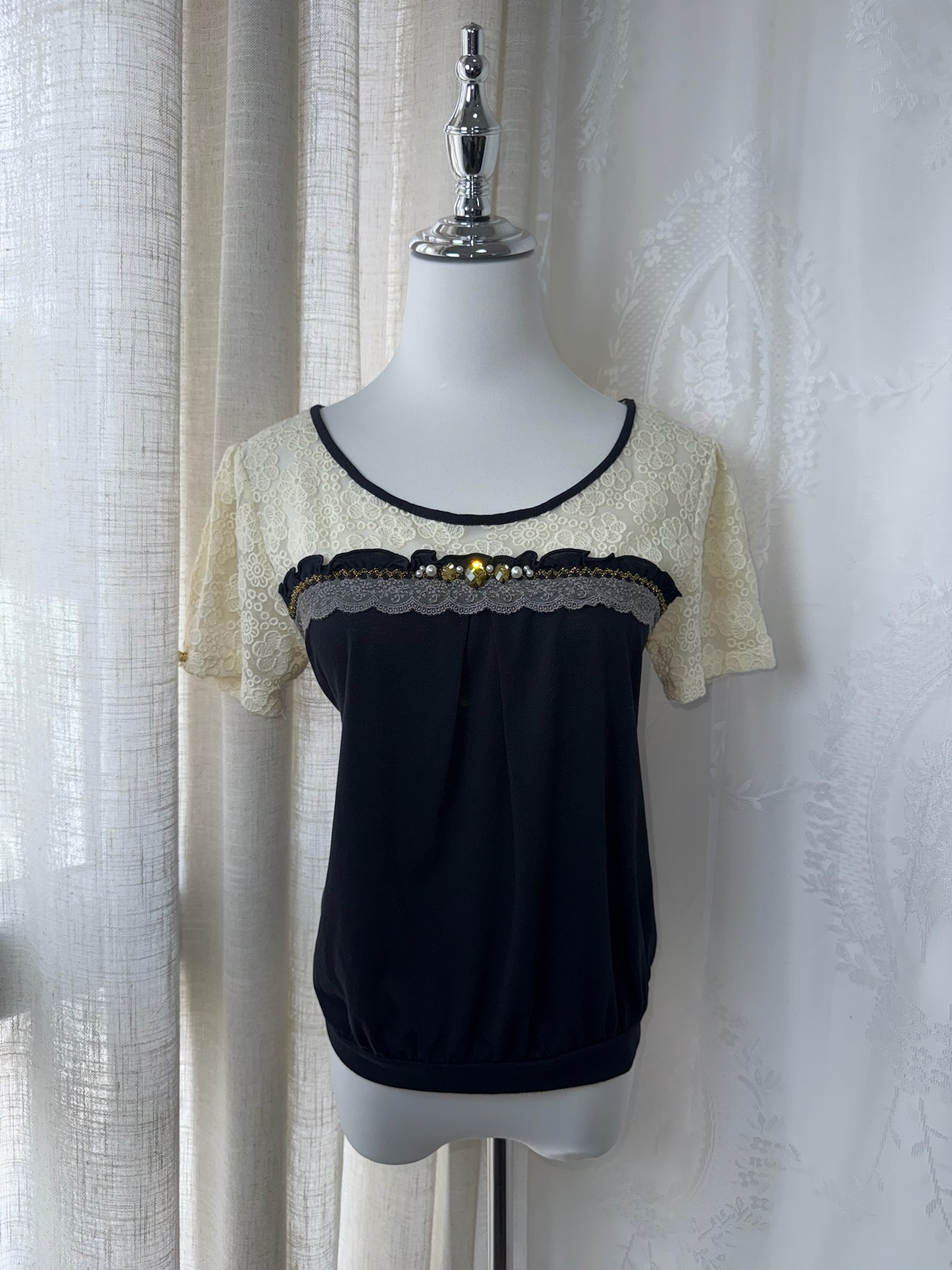 Axes Femme Jeweled Lace Patchwork Short Sleeve Top