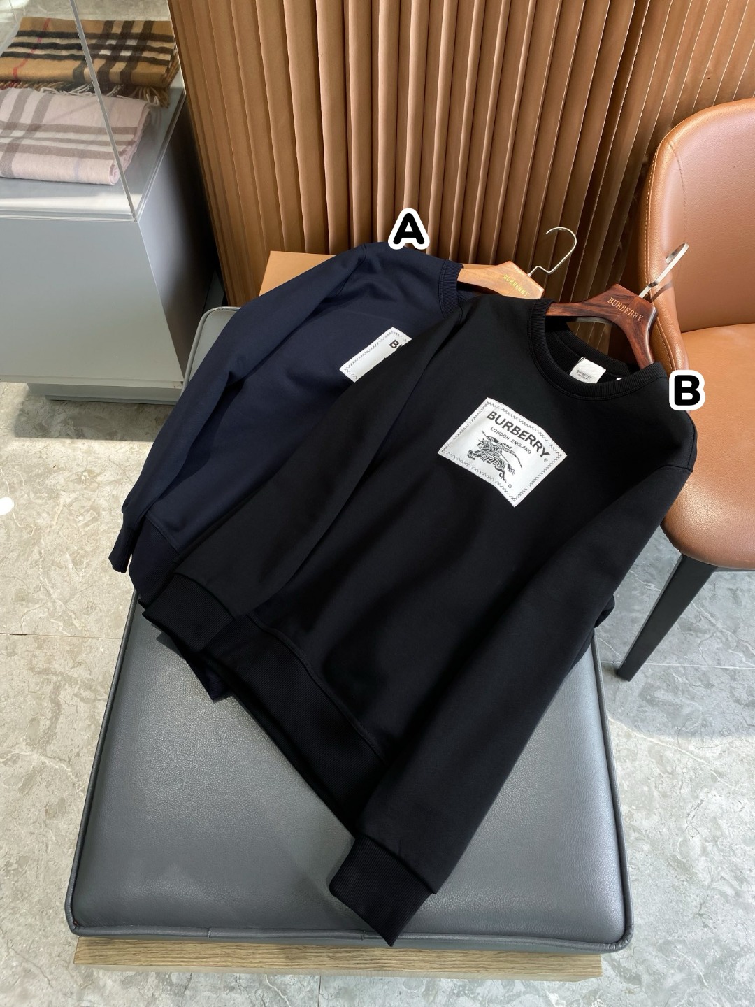 Burberry 戰馬貼花圓領衛衣