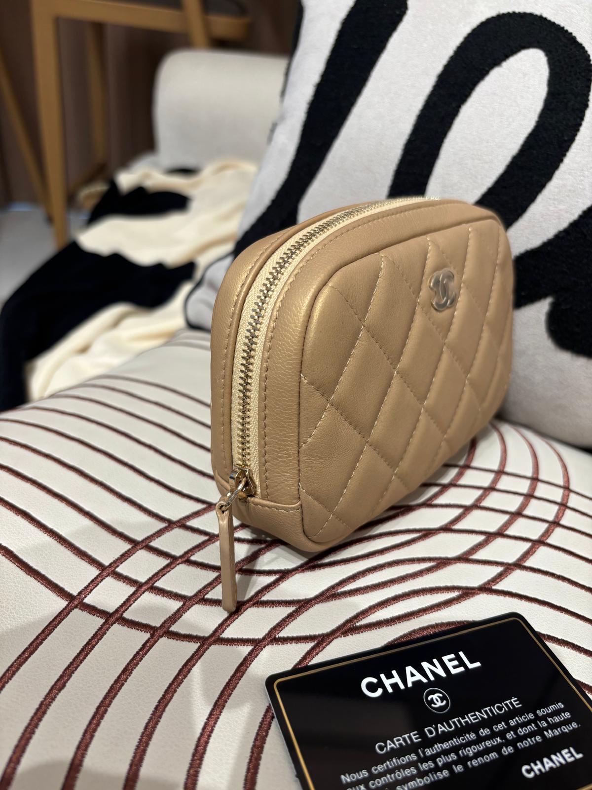 未使用品Chanel pouch calfskin  100%Authentic,unused,✅27card✅dust bag 