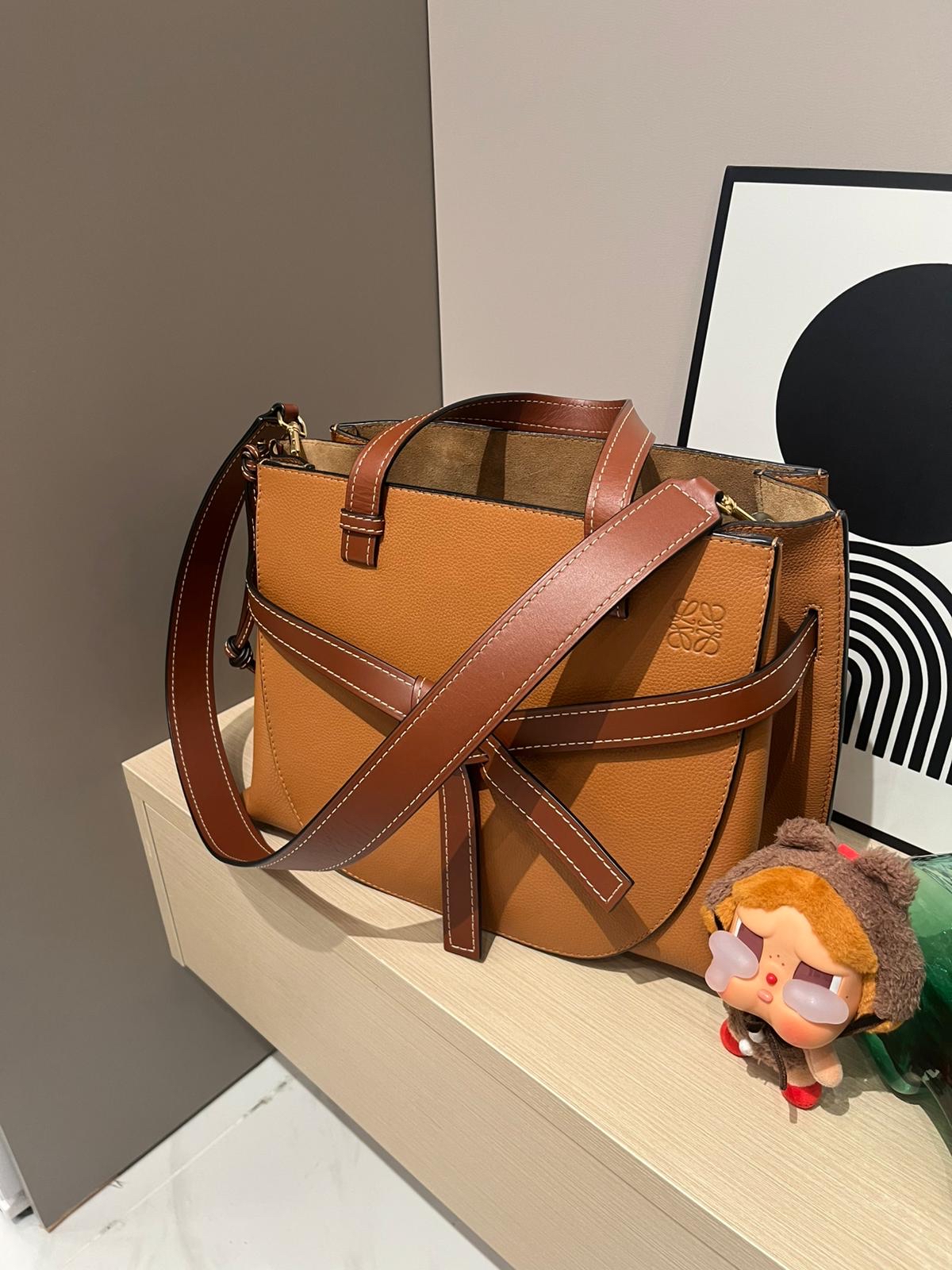 Loewe gate top handle 2way tote bag 100%Authentic ,95%new✅dust bag 